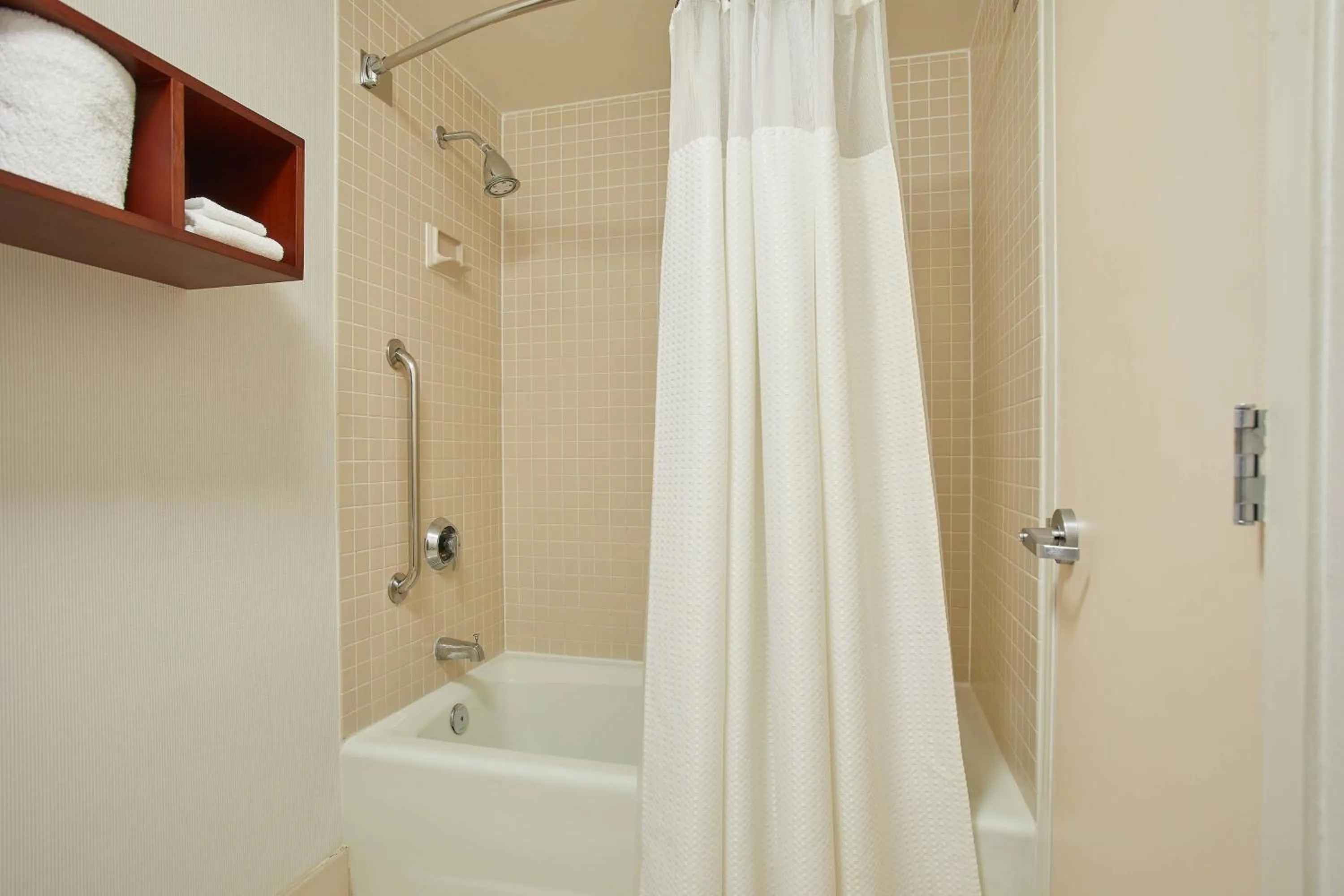 Bathroom in Courtyard by Marriott Atlanta Windy Hill/Ballpark