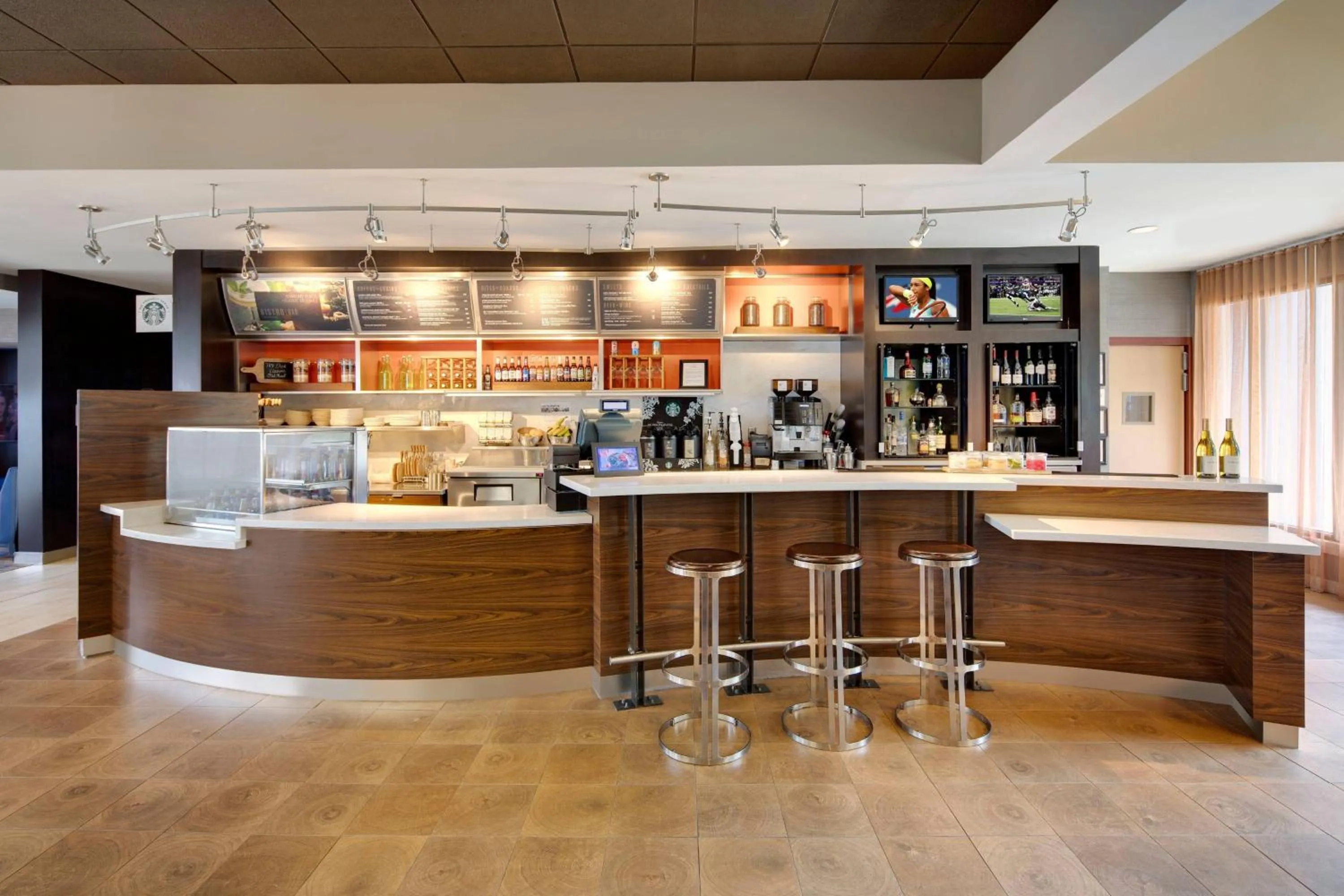 Lounge or bar in Courtyard by Marriott Atlanta Windy Hill/Ballpark