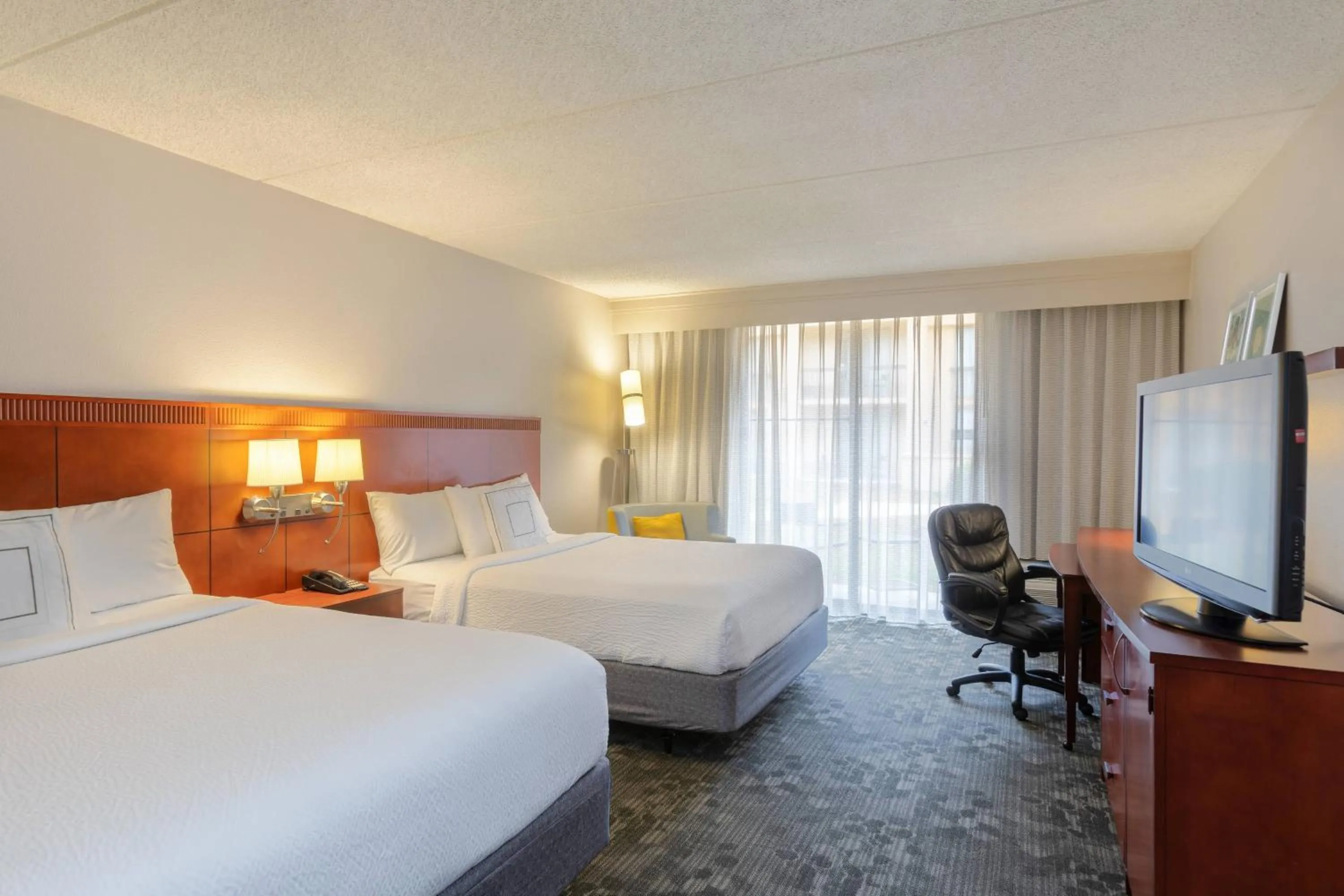 Bedroom, Bed in Courtyard by Marriott Atlanta Windy Hill/Ballpark