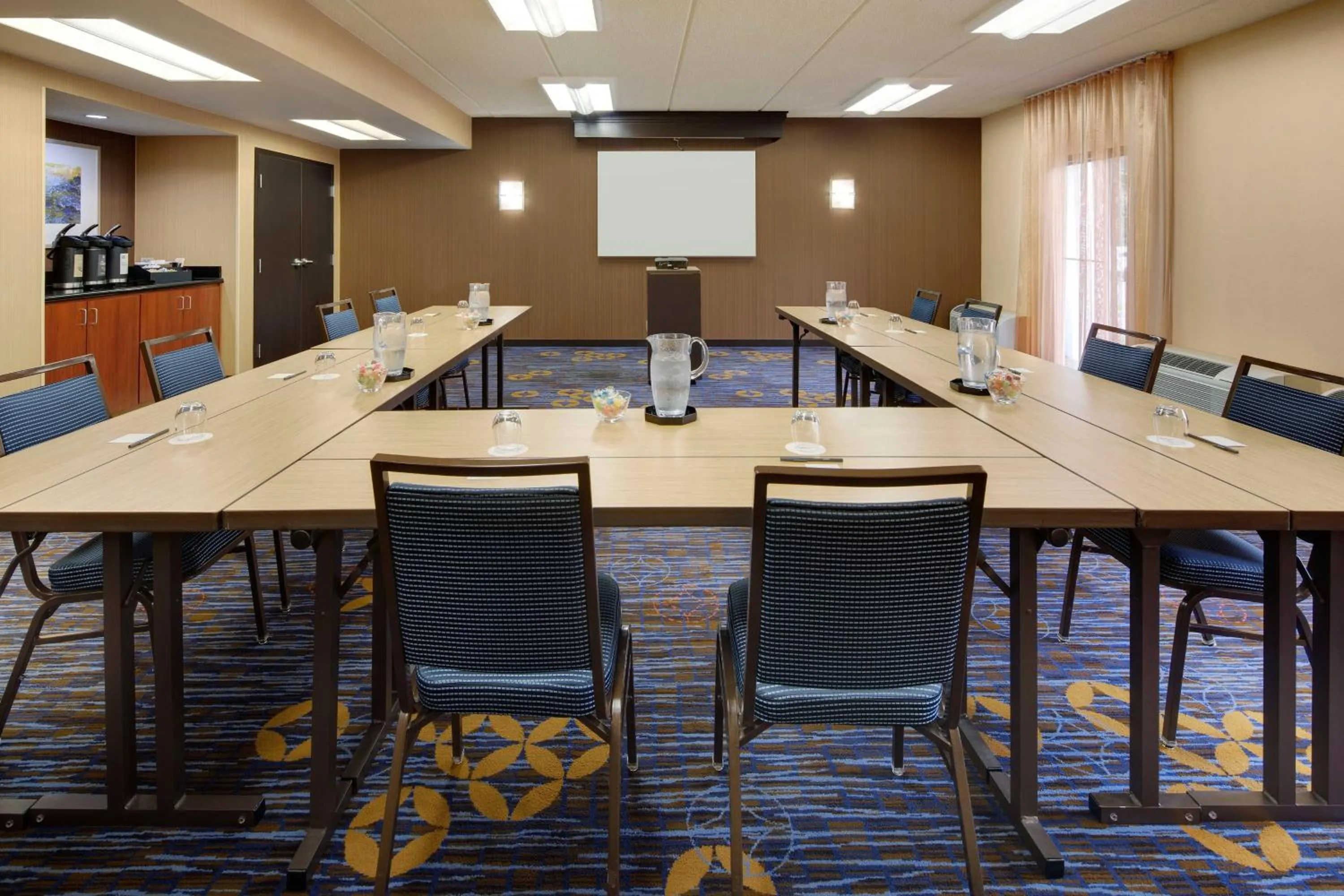 Meeting/conference room in Courtyard by Marriott Atlanta Windy Hill/Ballpark
