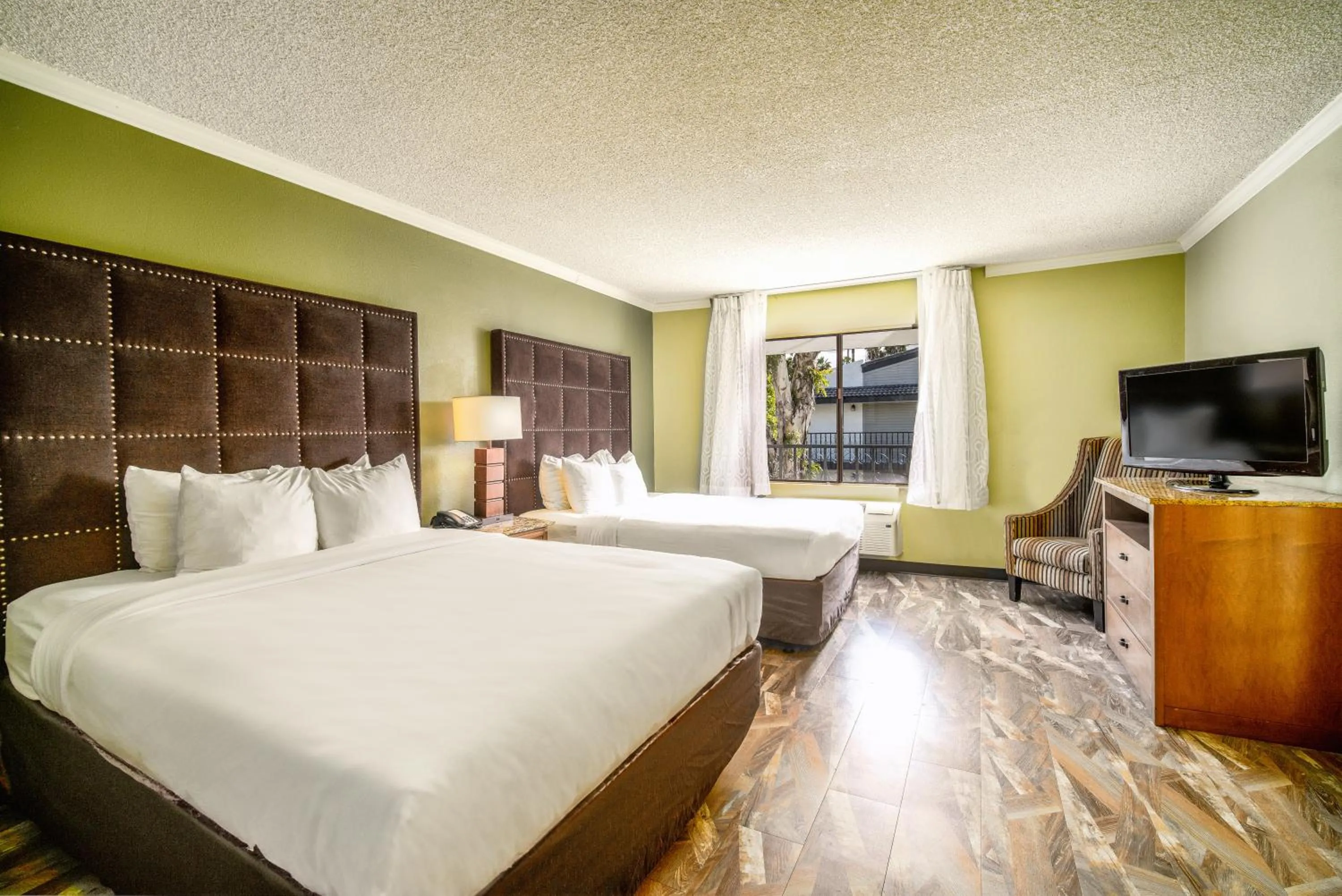 Bed in The Buena Park Hotel & Suites