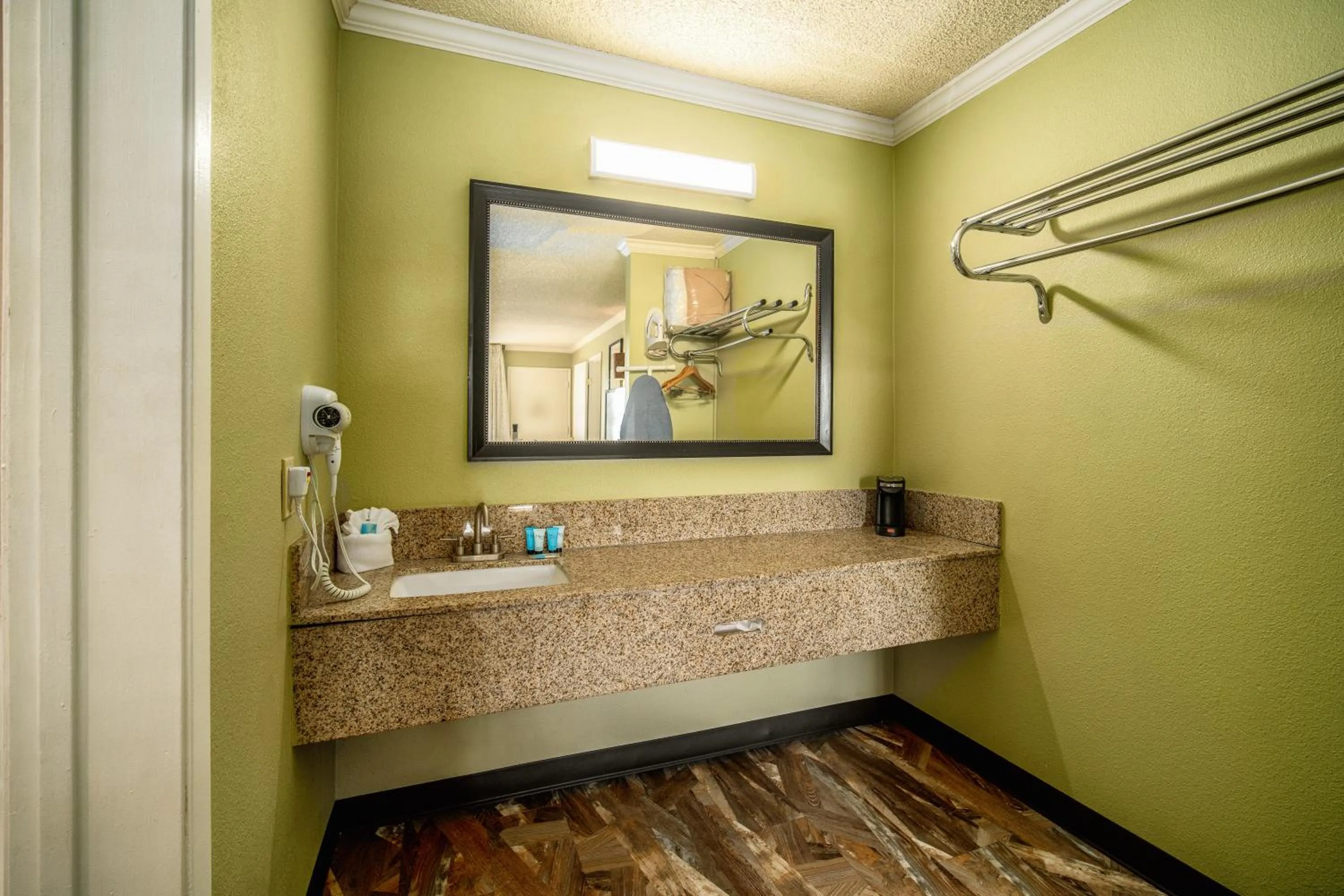 The Buena Park Hotel & Suites