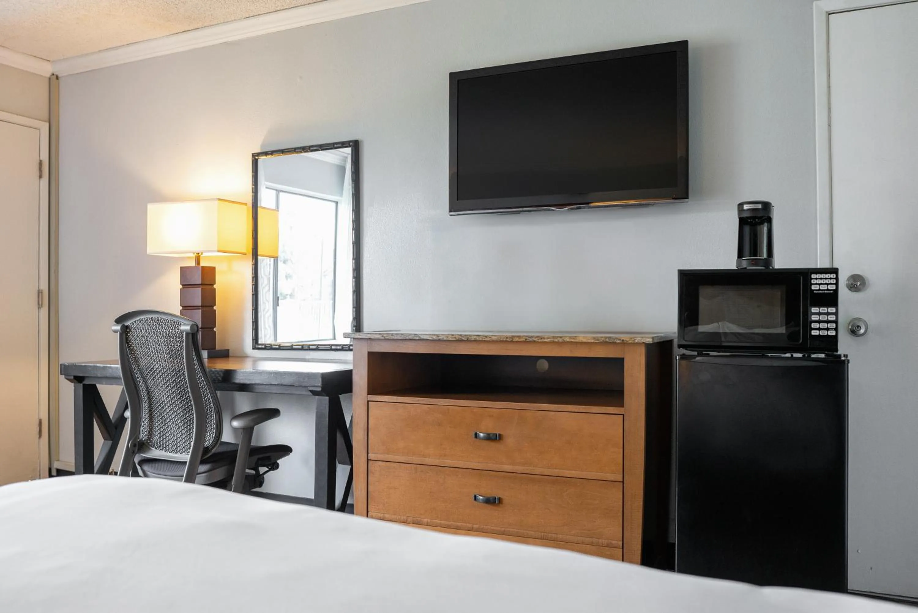 Bed in The Buena Park Hotel & Suites