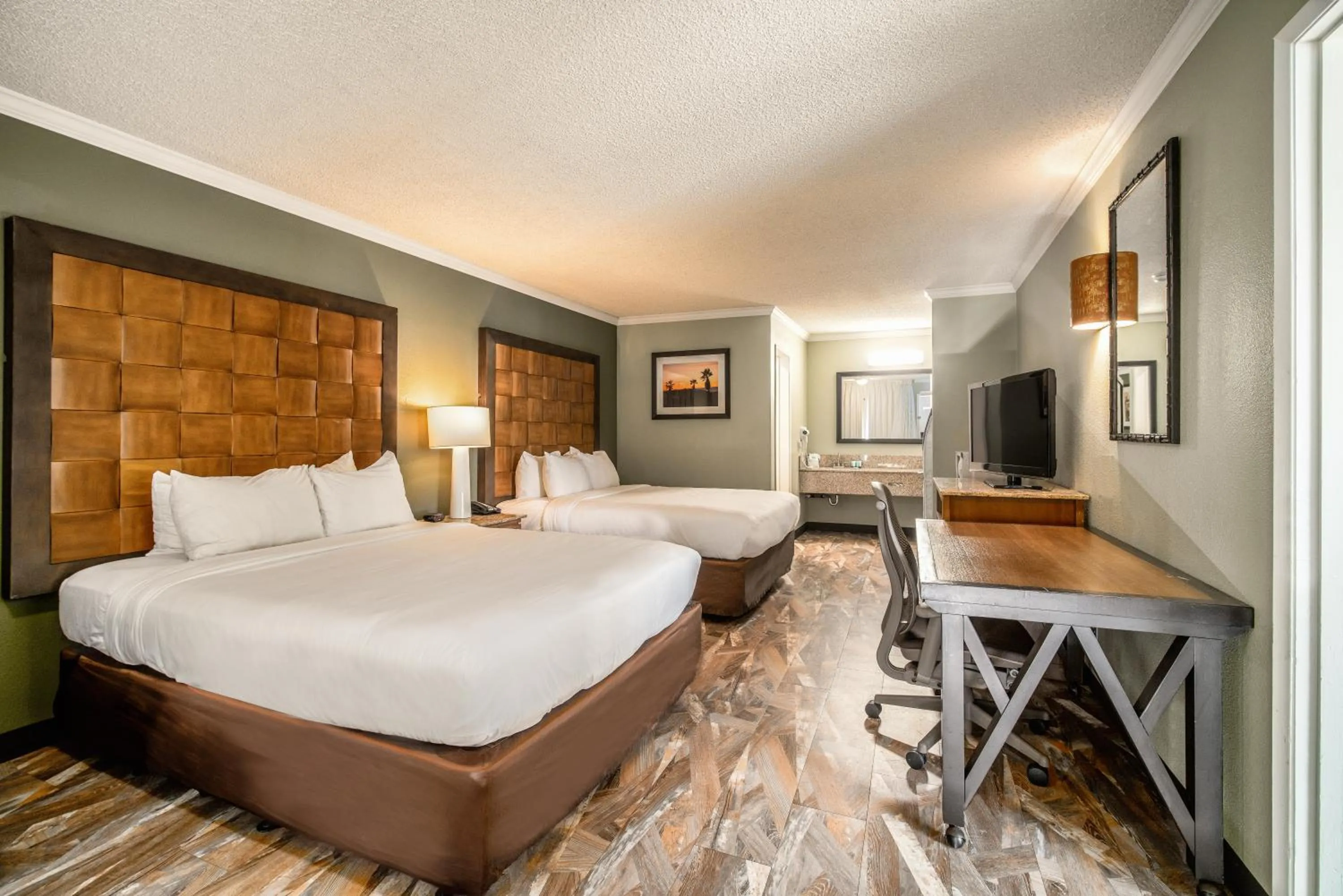 Bed in The Buena Park Hotel & Suites