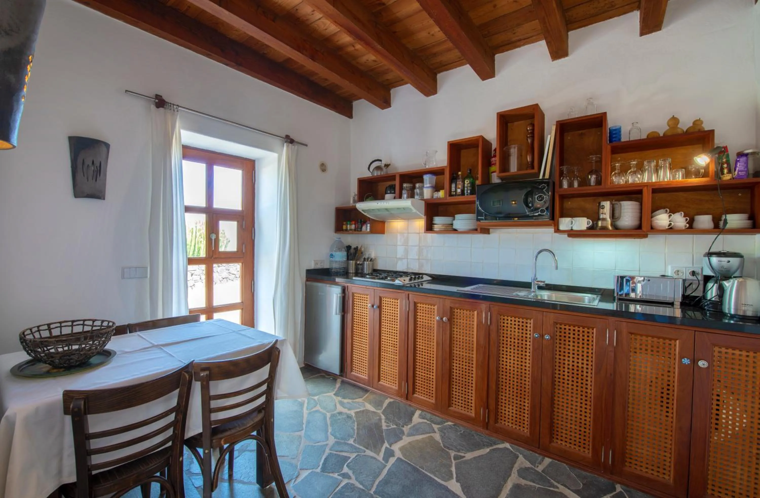 Kitchen or kitchenette in Villa El Inti
