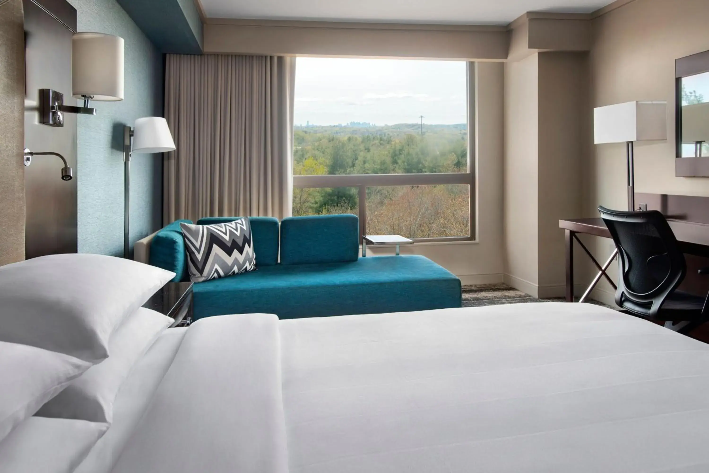 Concierge King Guest Room in Boston Marriott Burlington Concierge King Guest Room in Boston Marriott Burlington