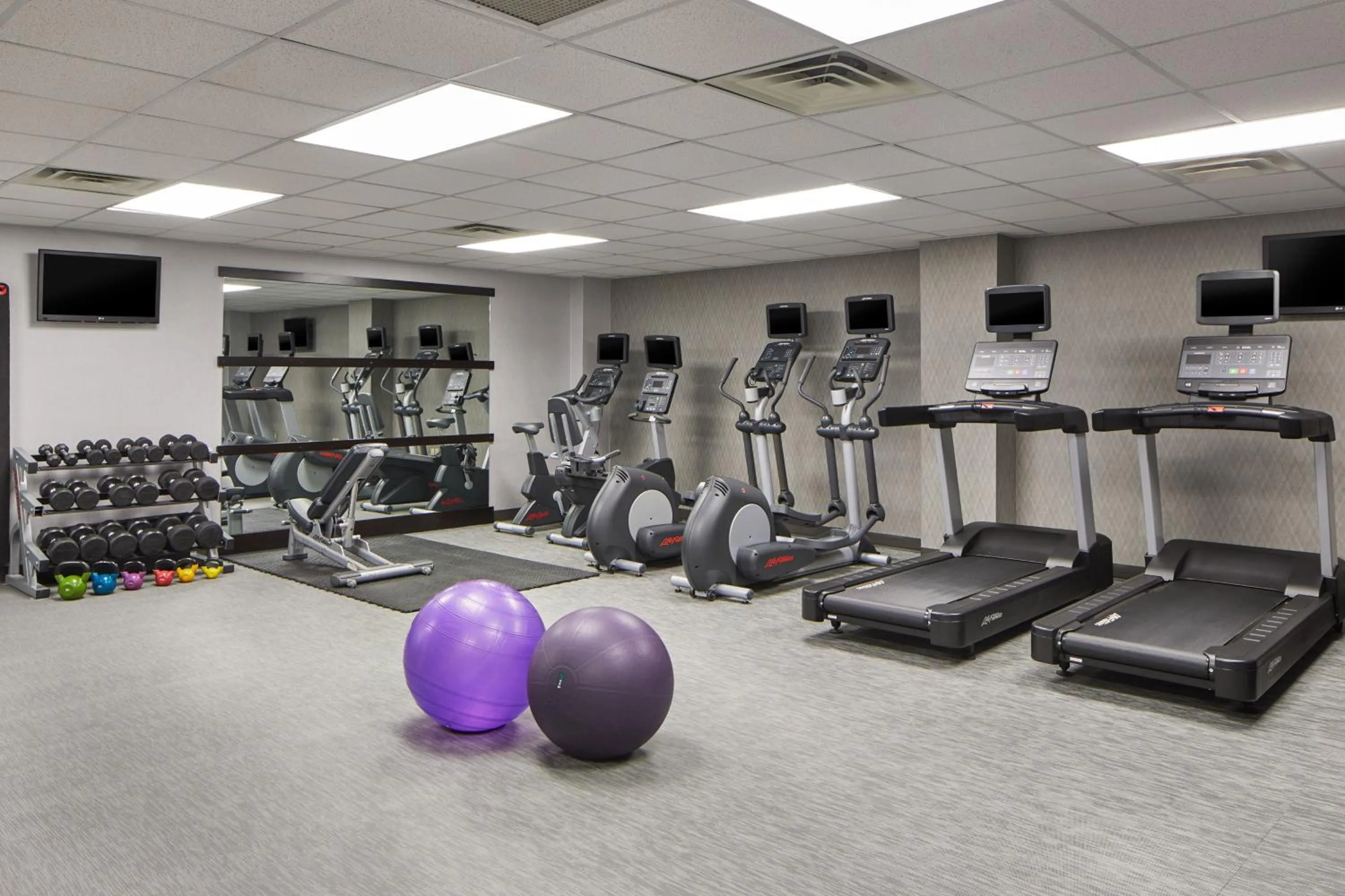 Fitness centre/facilities in Courtyard by Marriott Nashville Downtown