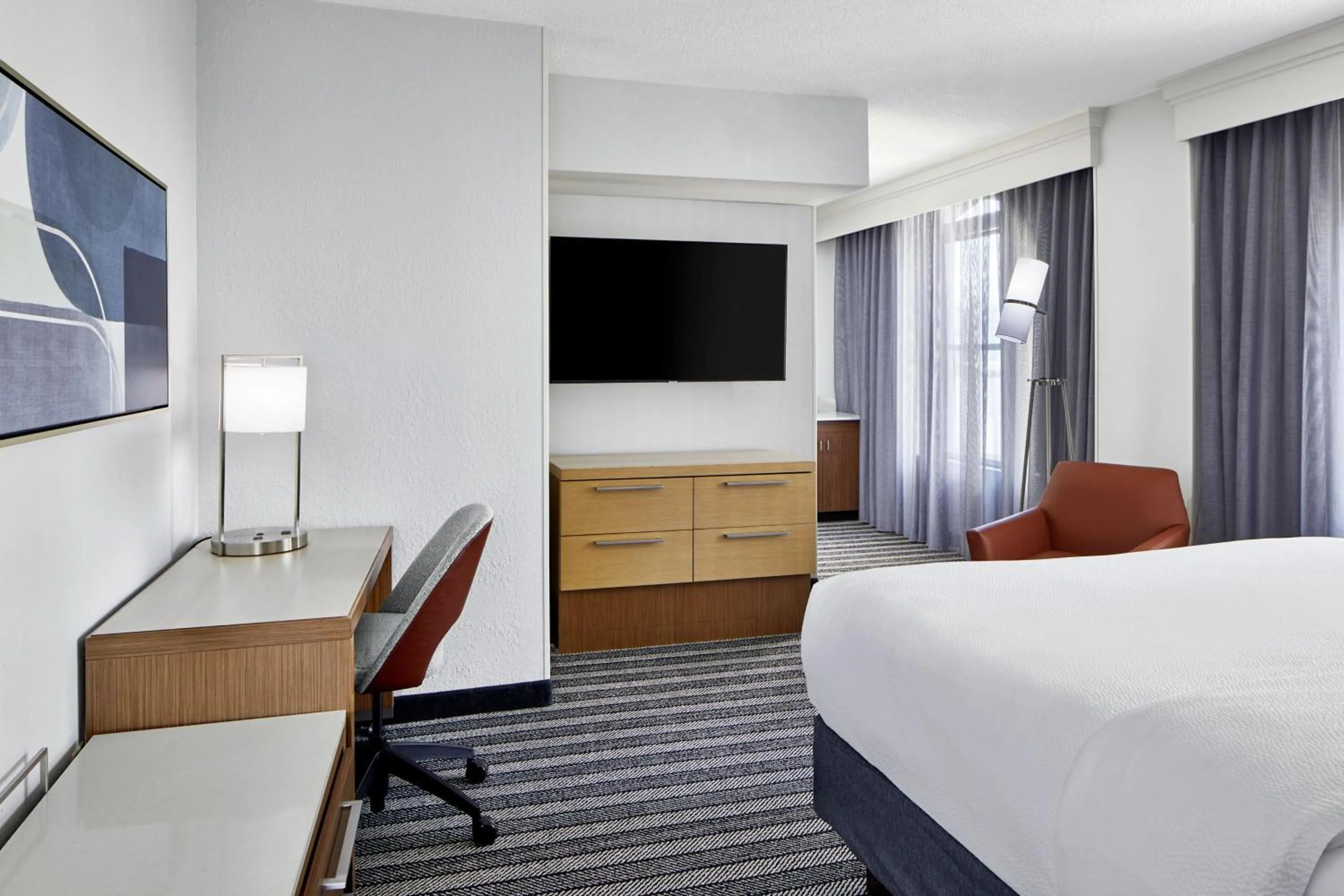 Photo of the whole room, Bed in Courtyard by Marriott Nashville Downtown