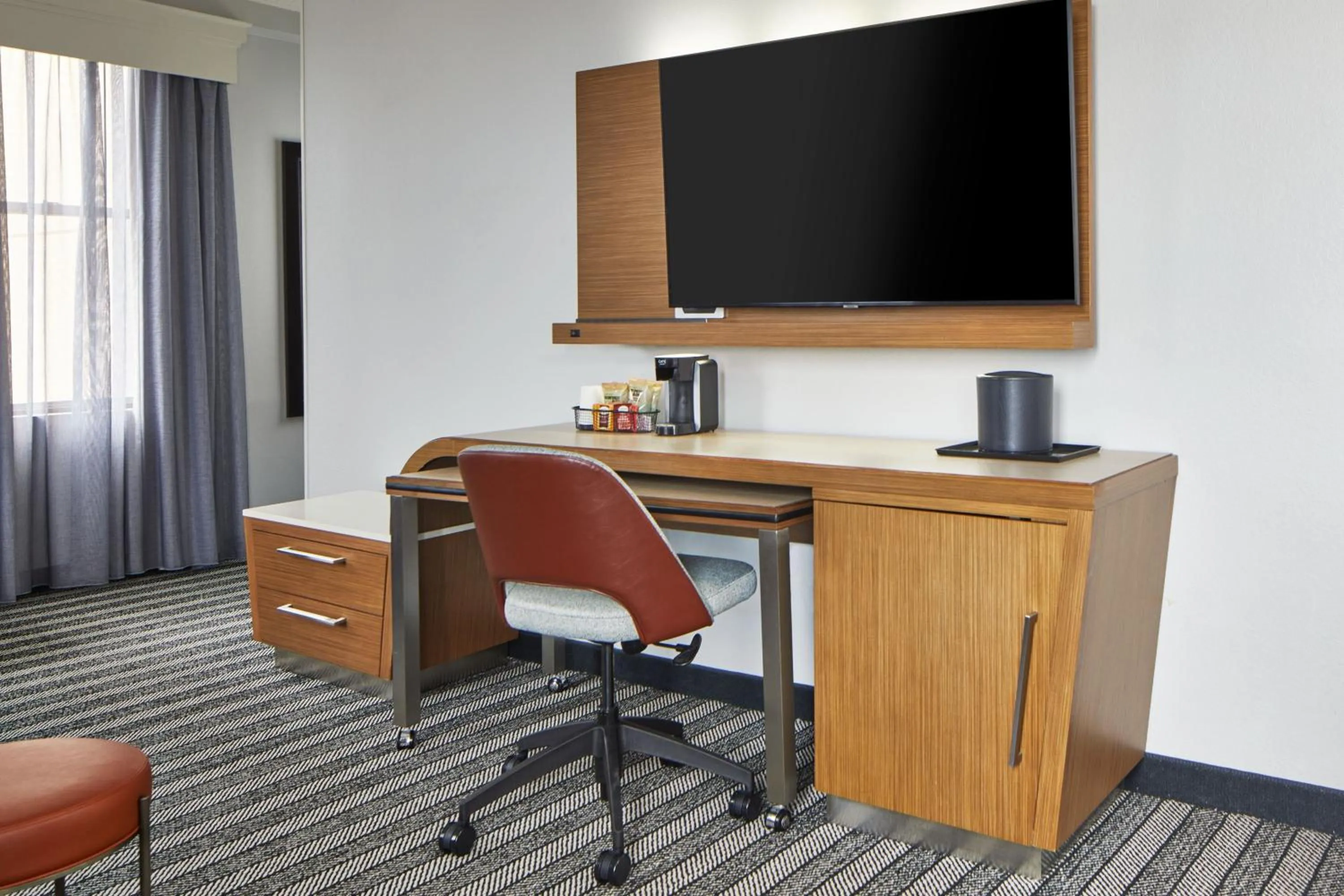 Photo of the whole room in Courtyard by Marriott Nashville Downtown