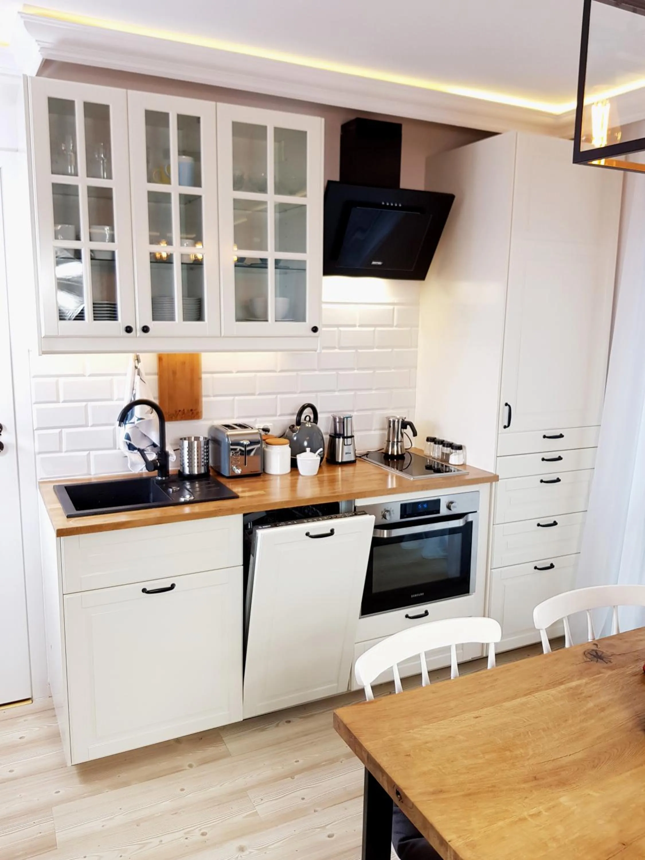 Kitchen or kitchenette in Sea Apartment 150m do morza
