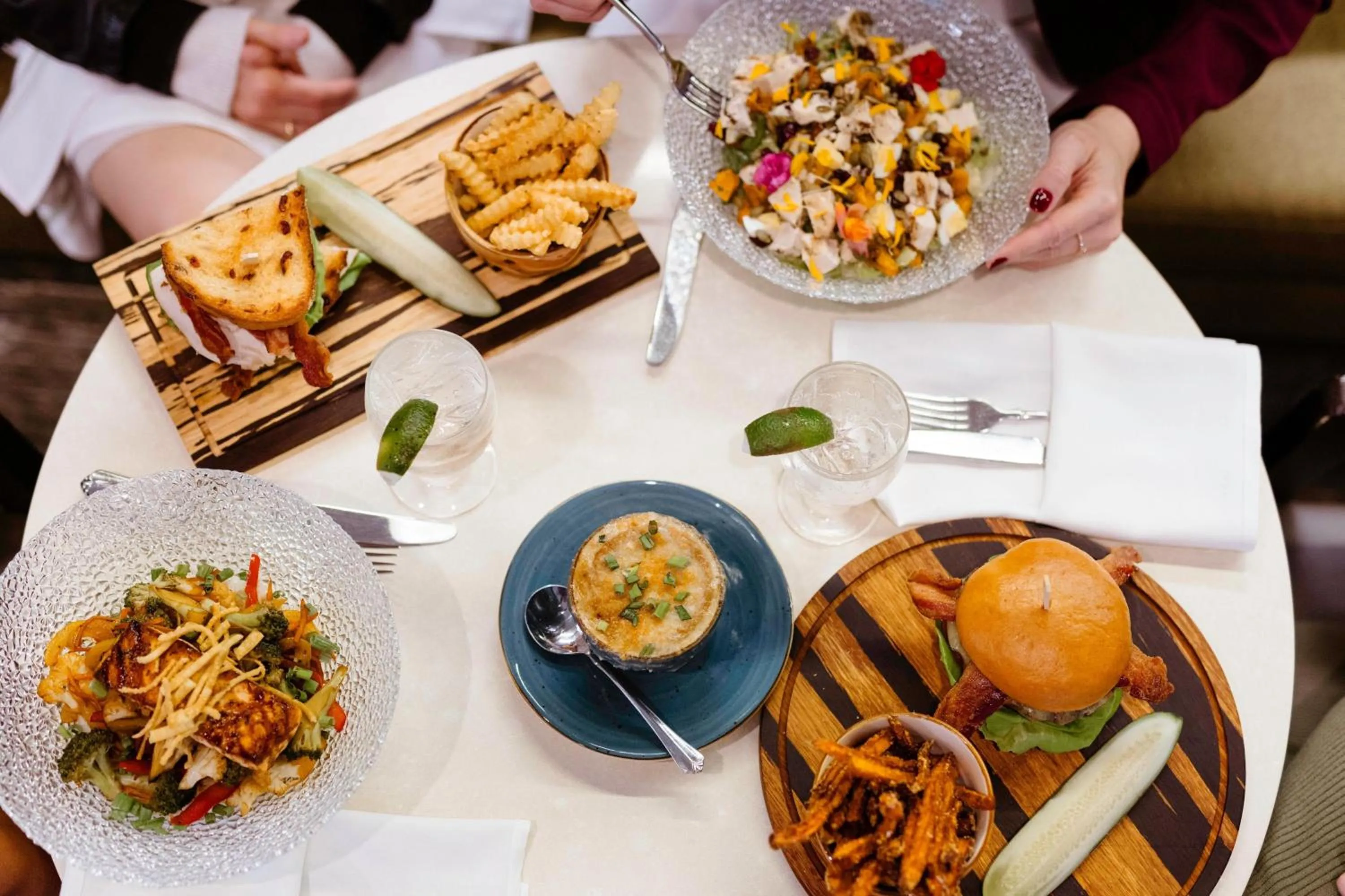 Restaurant/places to eat in Boston Marriott Peabody