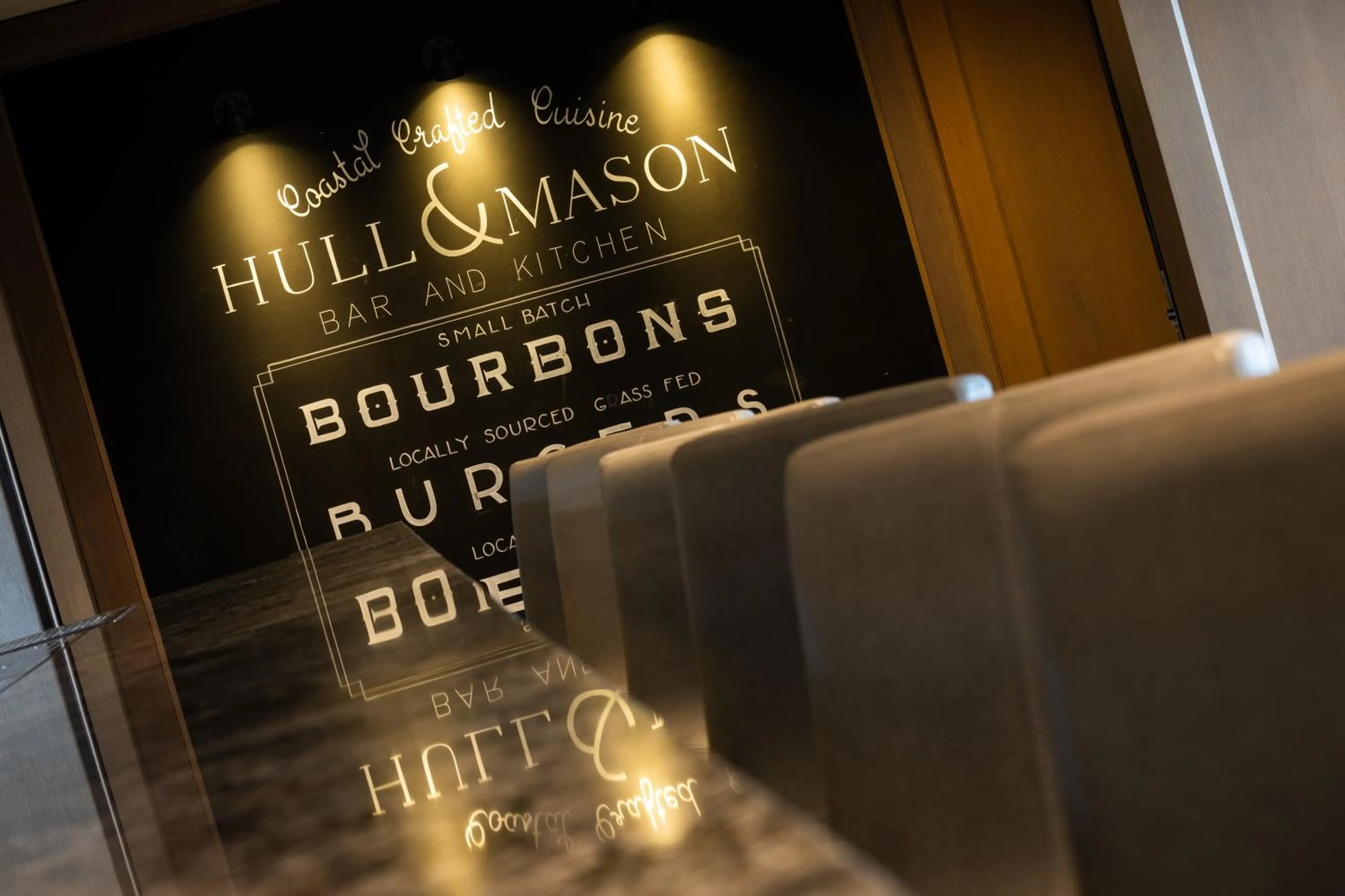 Lounge or bar in Marriott Boston Quincy