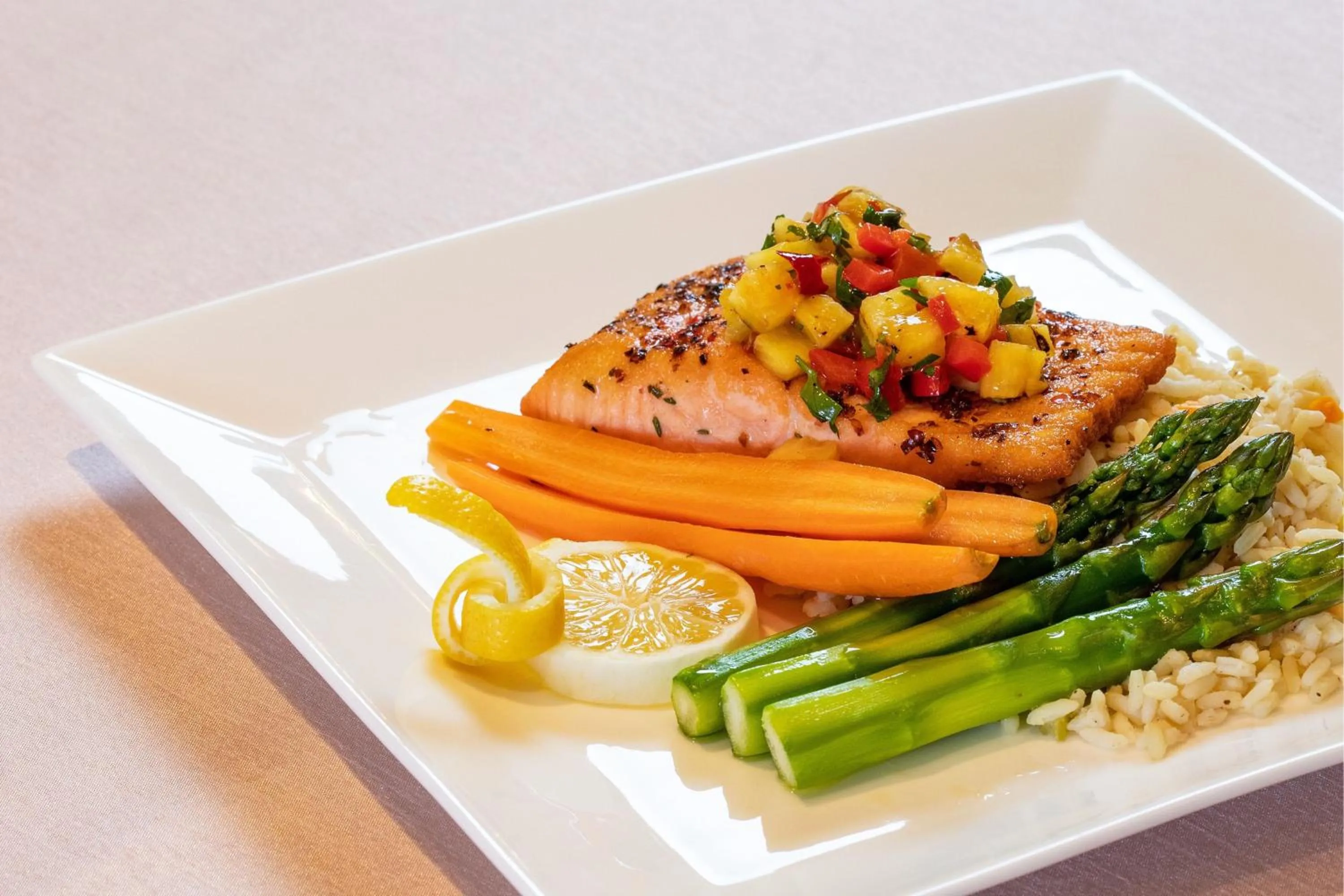 Restaurant/places to eat in Marriott Boston Quincy