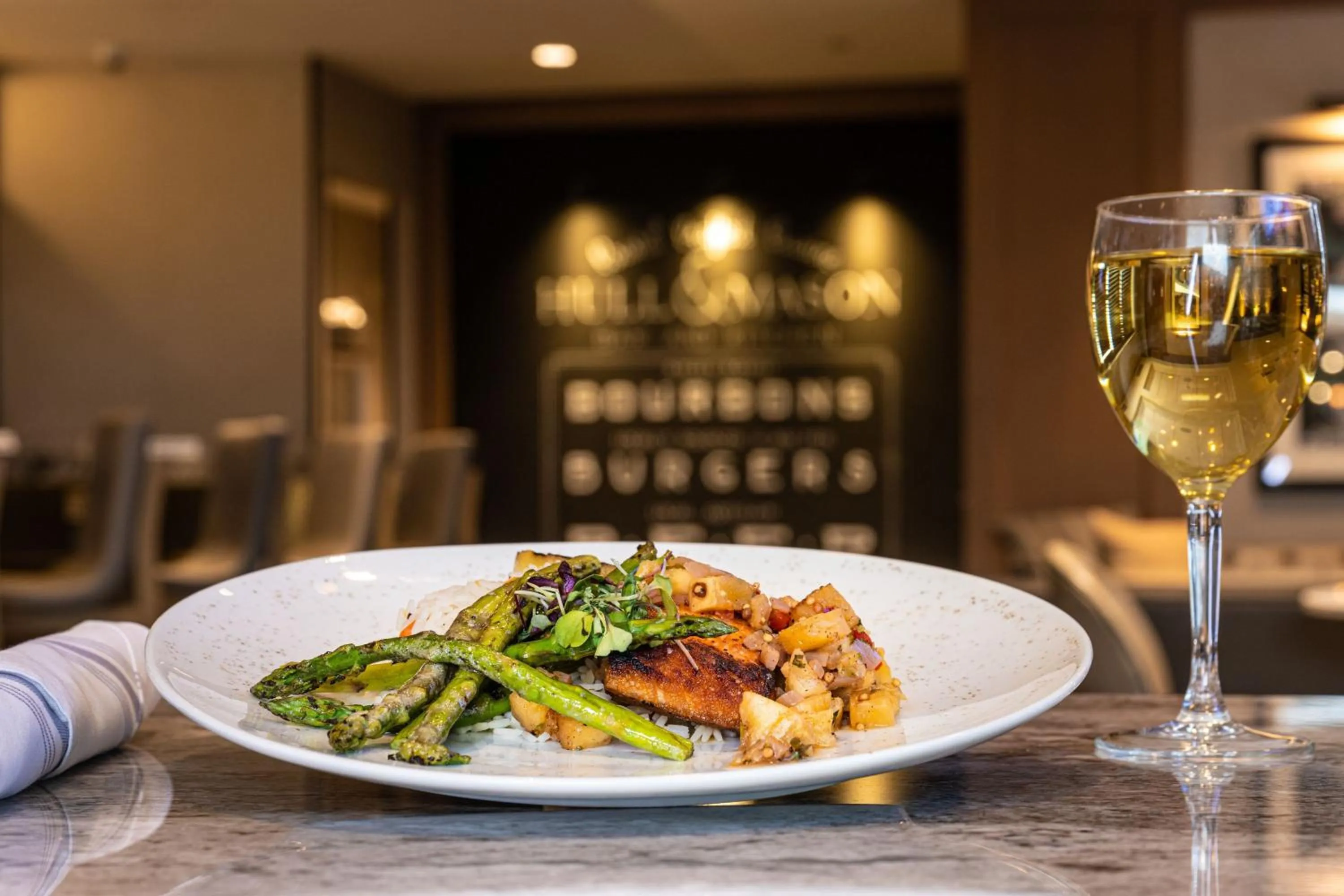 Restaurant/places to eat in Marriott Boston Quincy