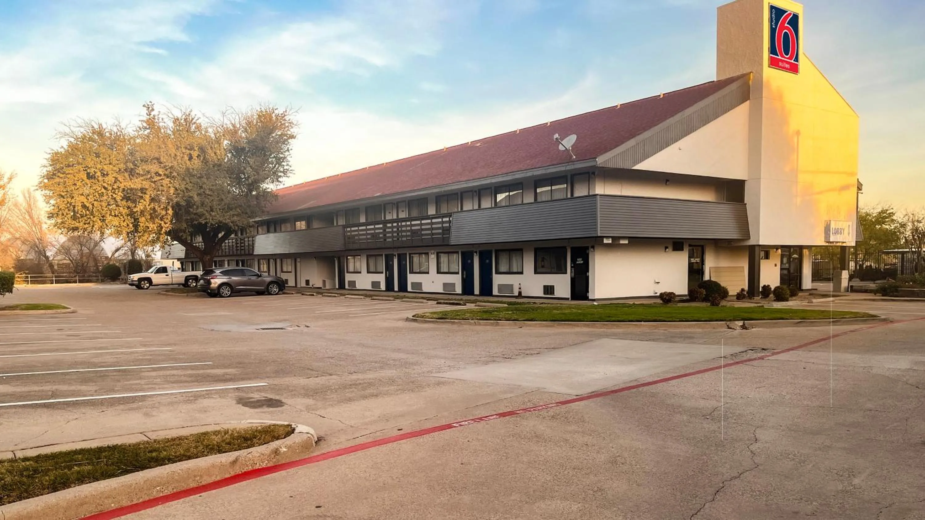 Property building in Studio 6 Suites Dallas TX - Loop 12 West