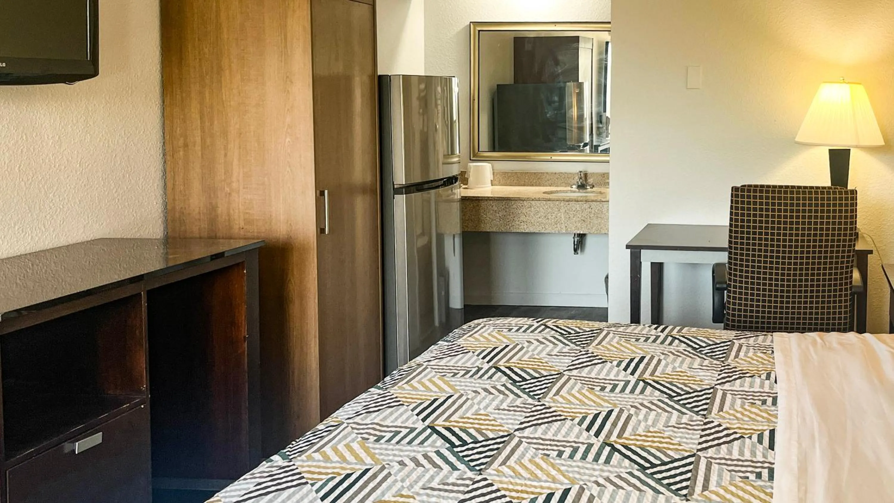 Bed in Studio 6 Suites Dallas TX - Loop 12 West