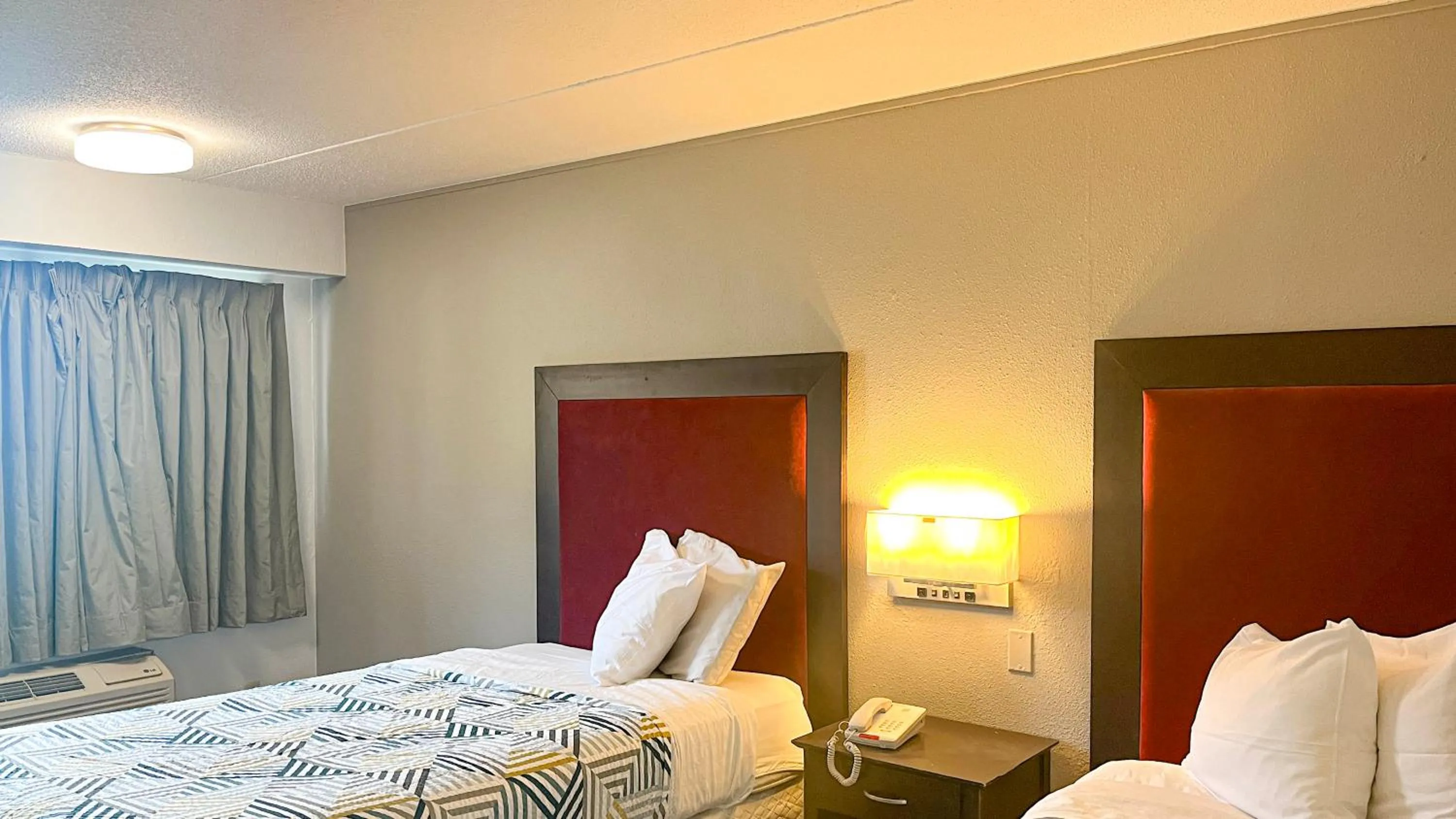 Bed in Studio 6 Suites Dallas TX - Loop 12 West