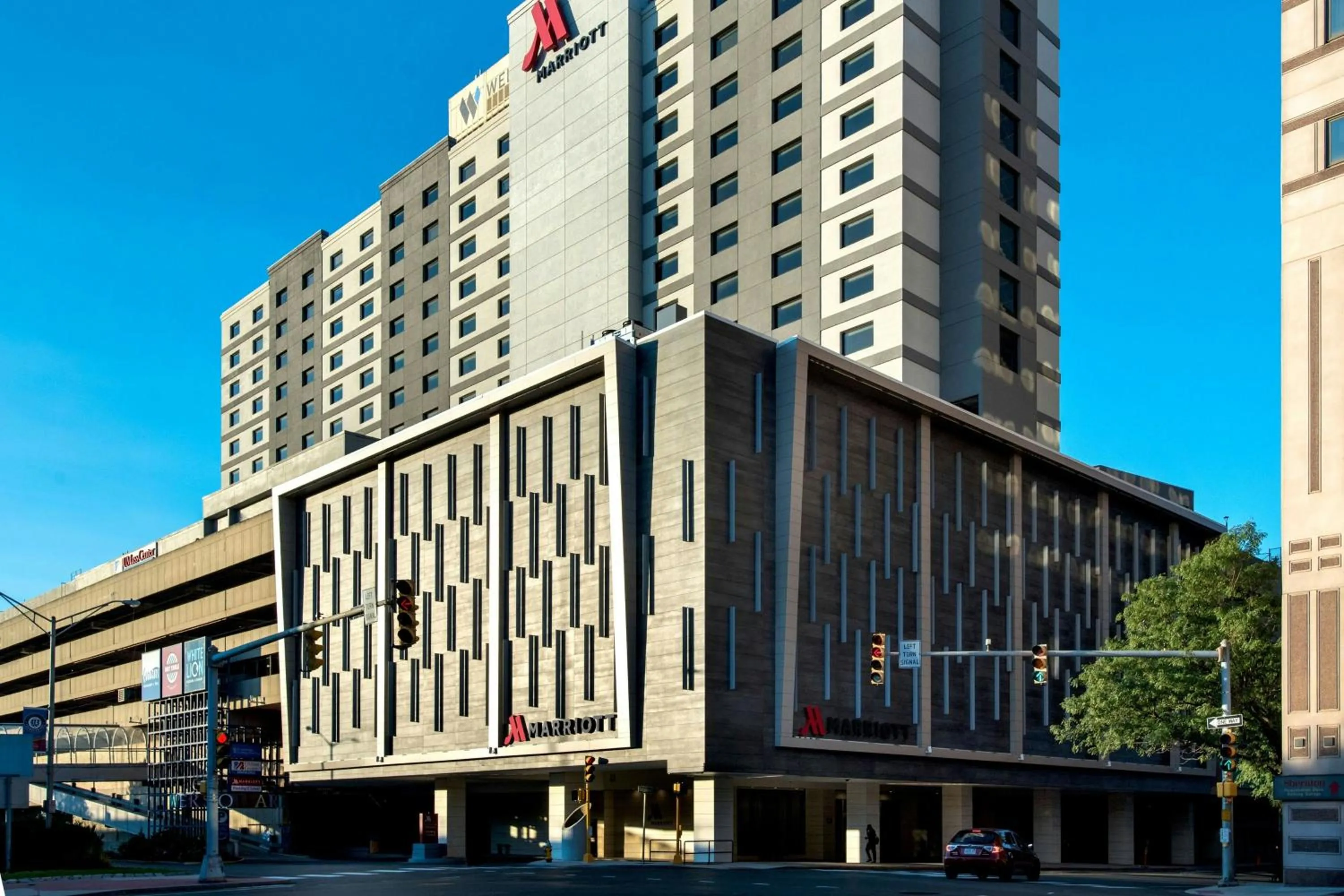 Property building in Marriott Springfield Downtown