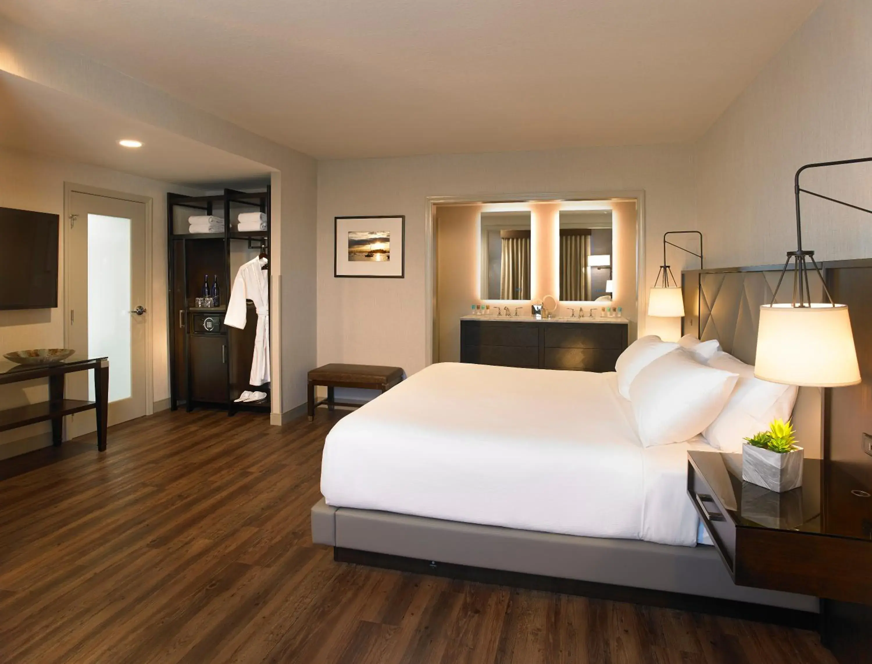 Bedroom, Bed in Hyatt Regency Rochester Bedroom, Bed in Hyatt Regency Rochester