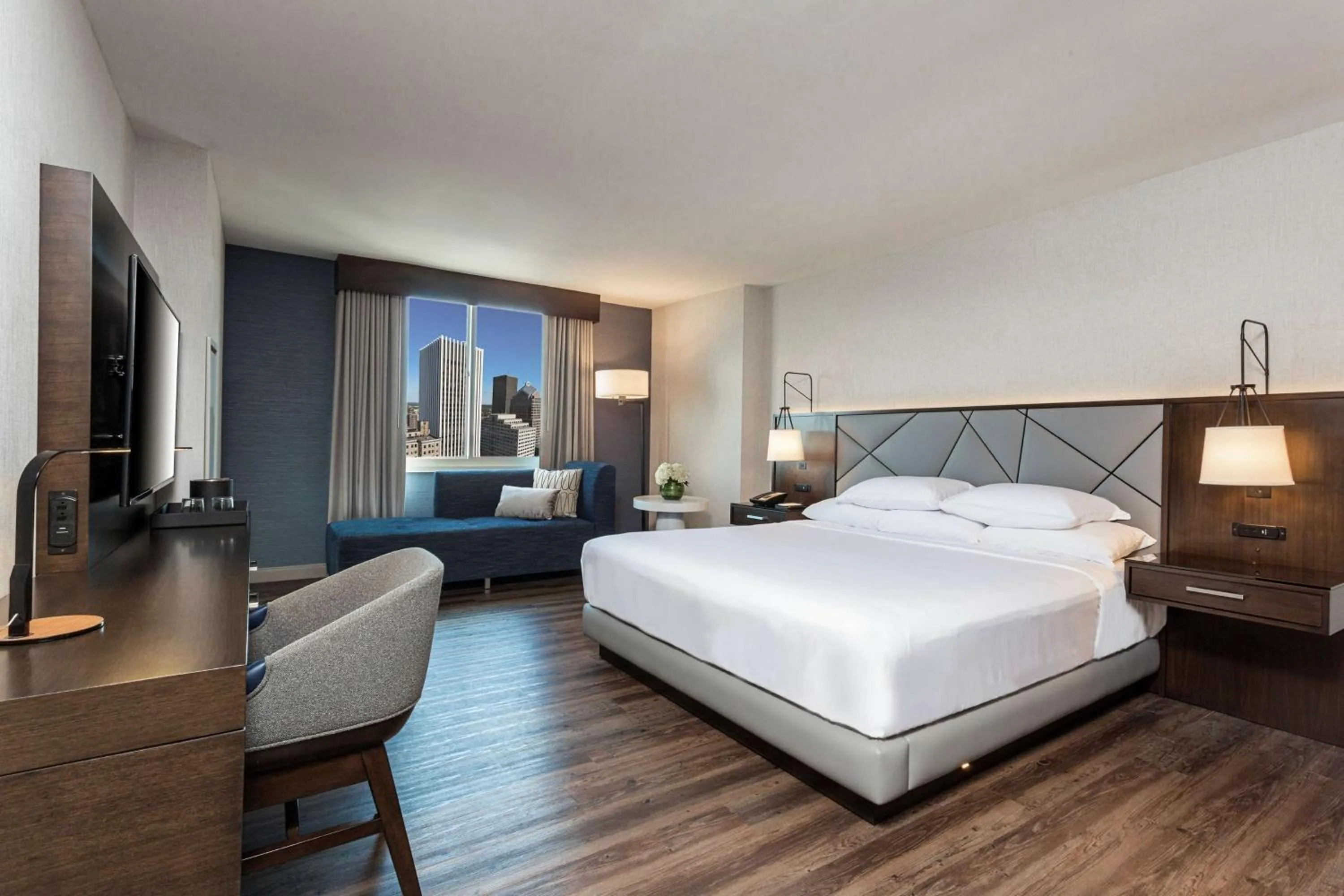 Photo of the whole room, Bed in Hyatt Regency Rochester