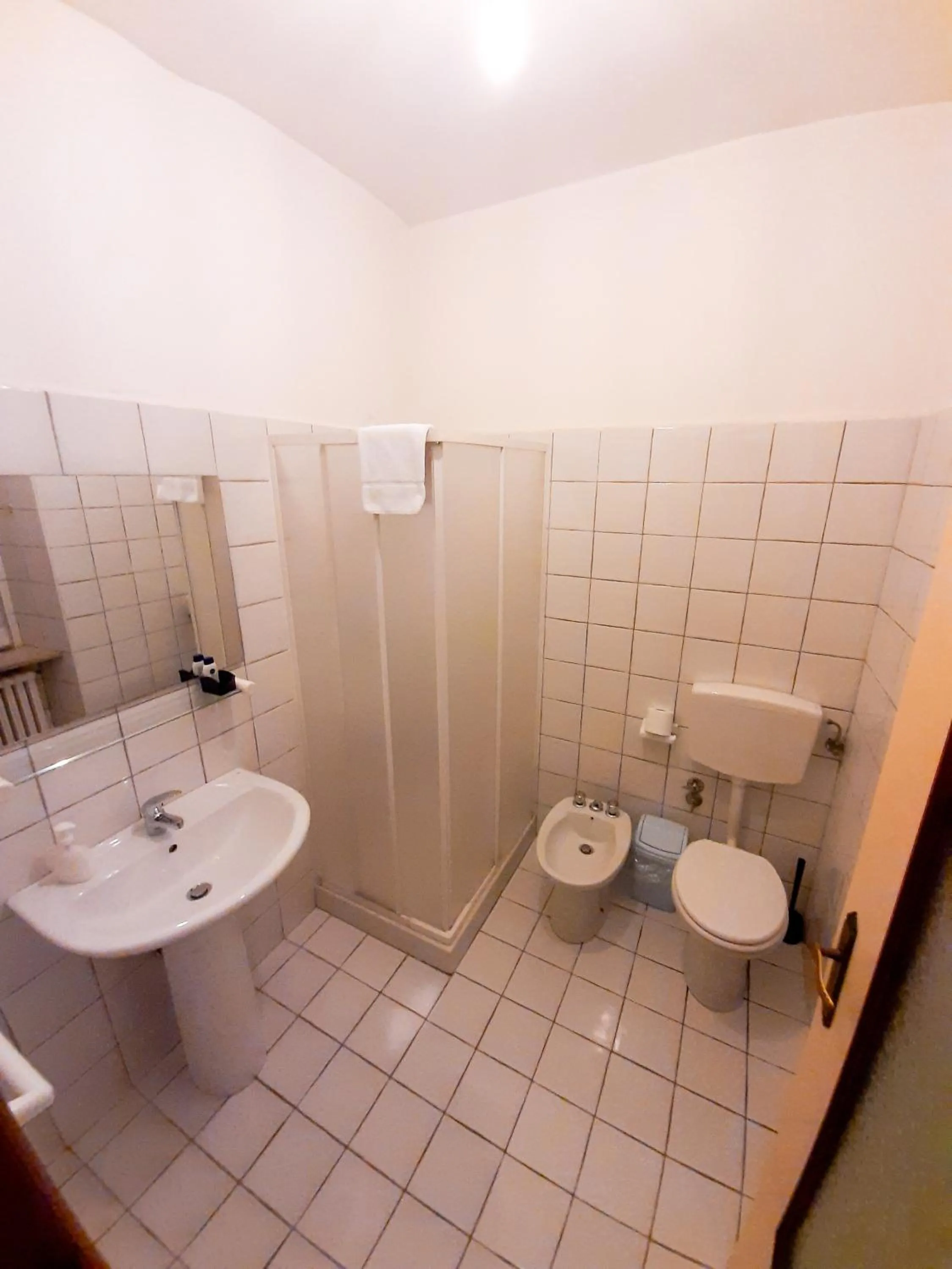 Shower in Bed & Breakfast "Il Ghiro"