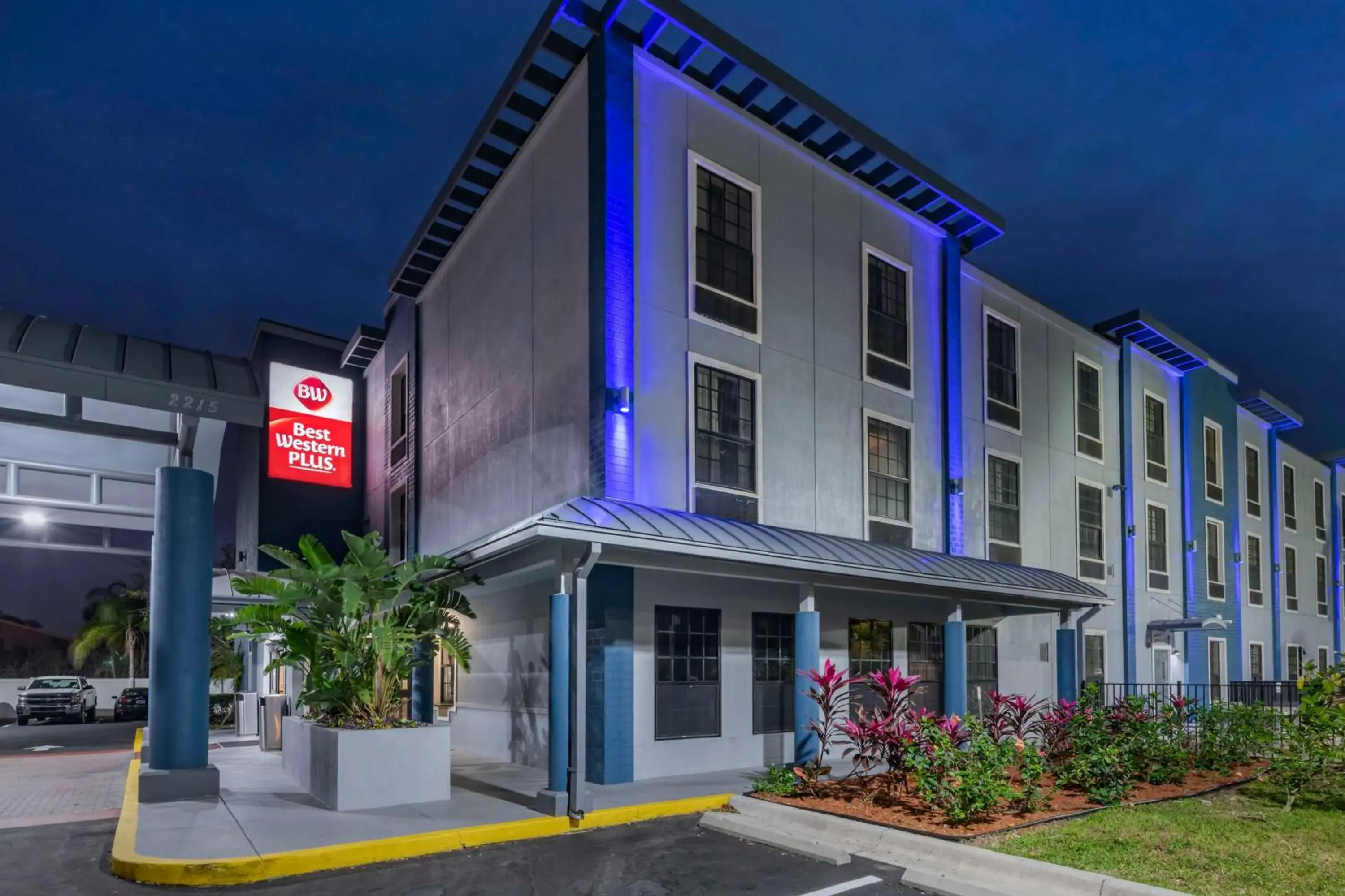 Property building in Best Western Plus Bradenton Gateway Hotel Property building in Best Western Plus Bradenton Gateway Hotel