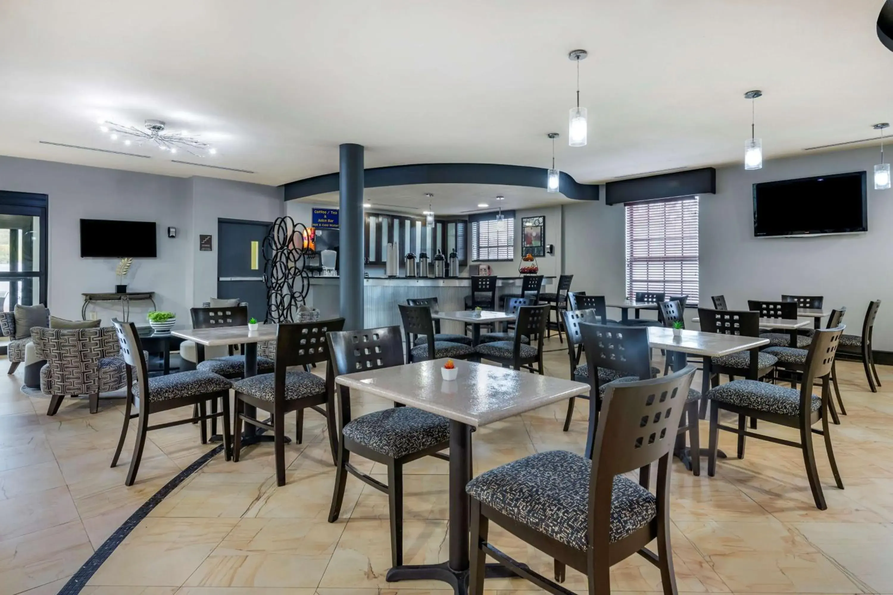 Breakfast in Best Western Plus Bradenton Gateway Hotel Breakfast in Best Western Plus Bradenton Gateway Hotel