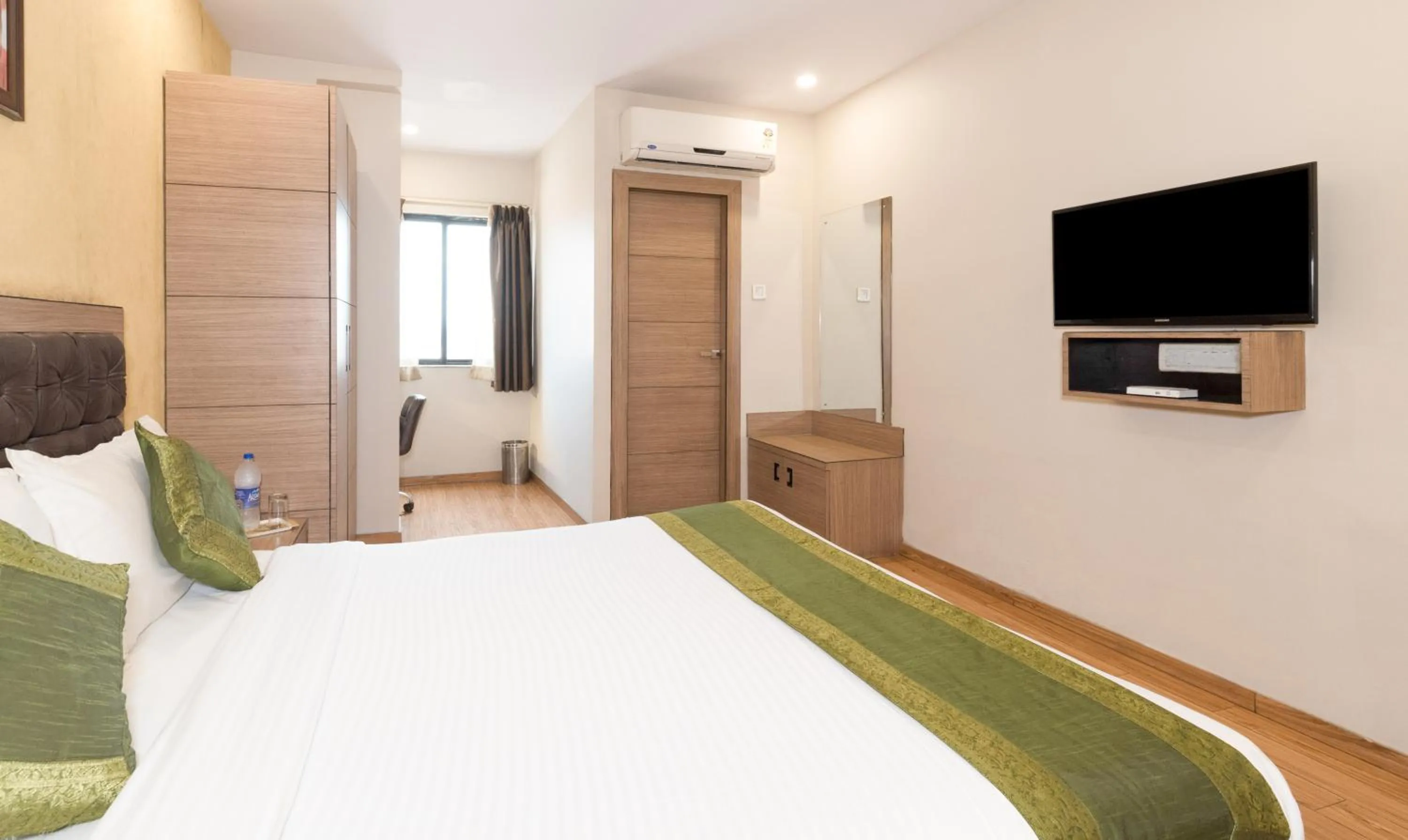 Bedroom in Treebo Pal Comfort