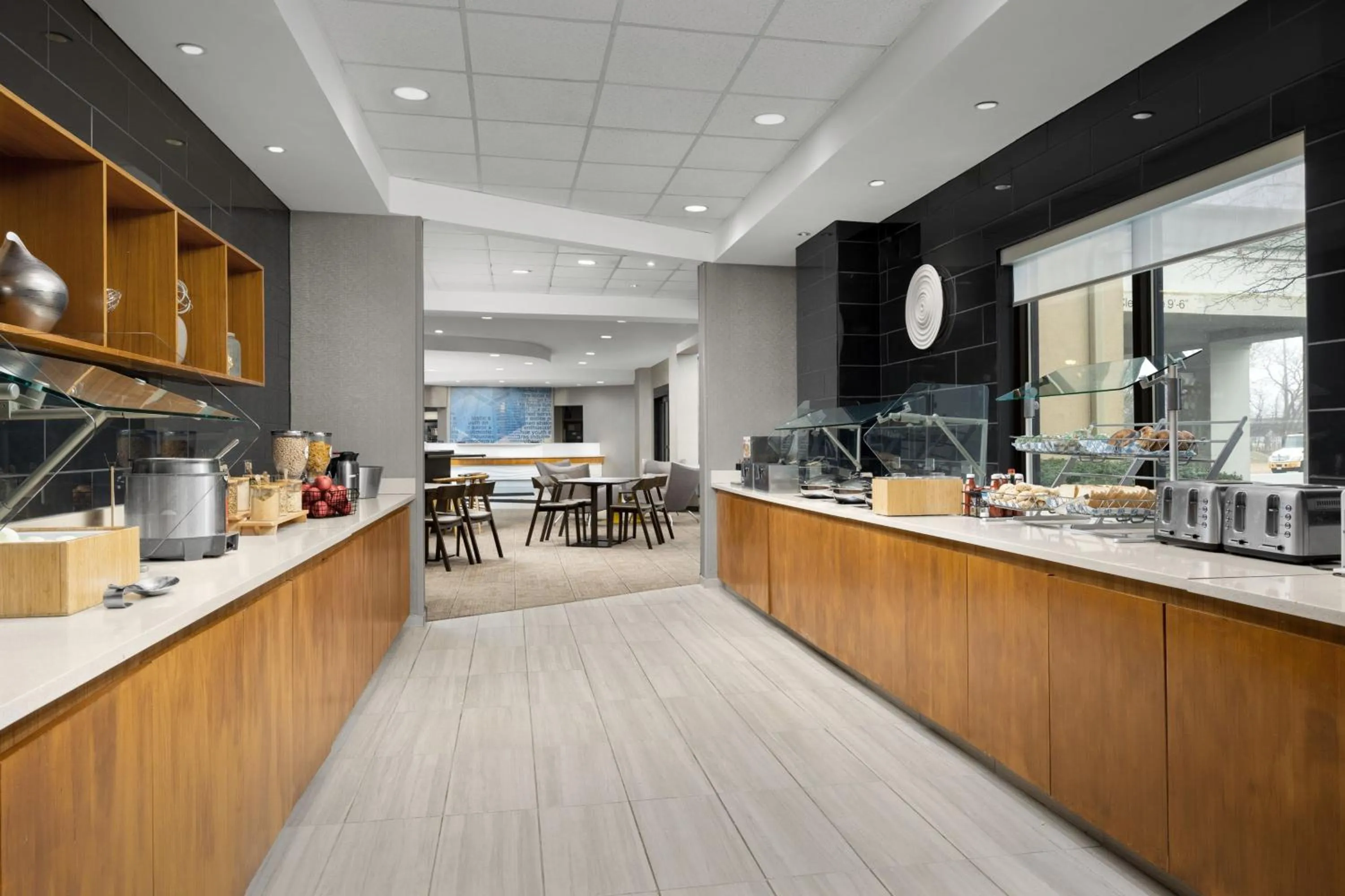 Breakfast in SpringHill Suites Boston Peabody
