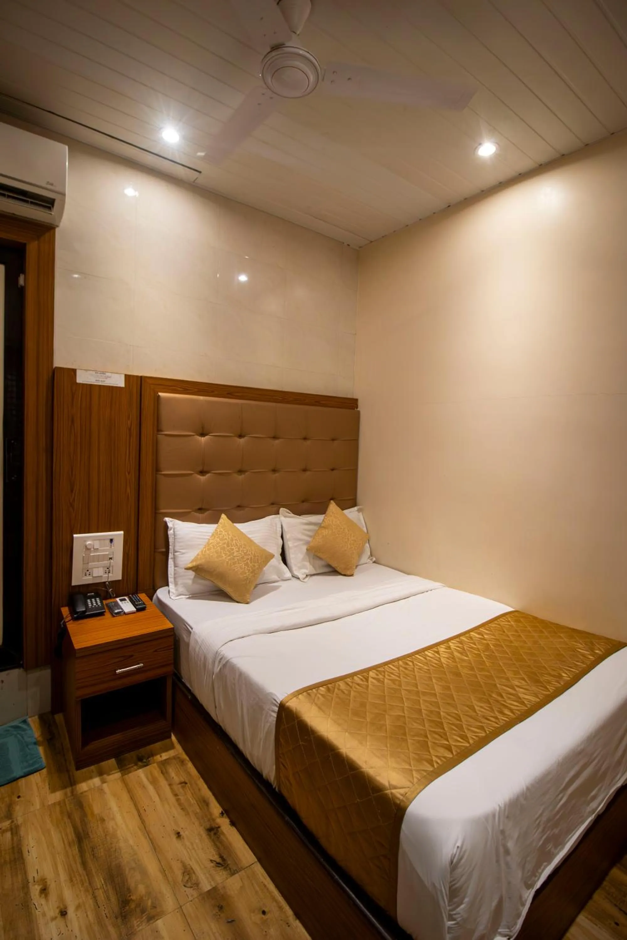 Bed in Hotel BKC Inn - Near Trade Center, Visa Consulate BKC