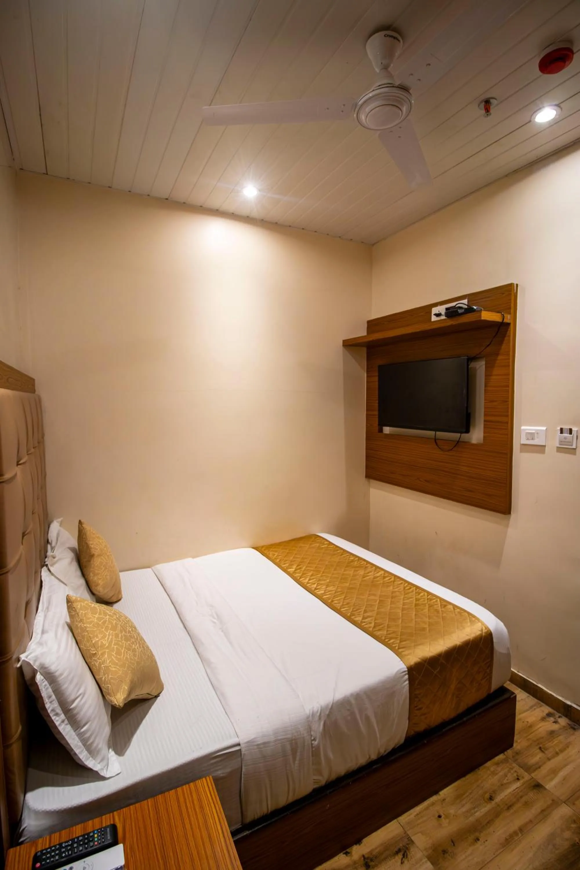 Bed in Hotel BKC Inn - Near Trade Center, Visa Consulate BKC