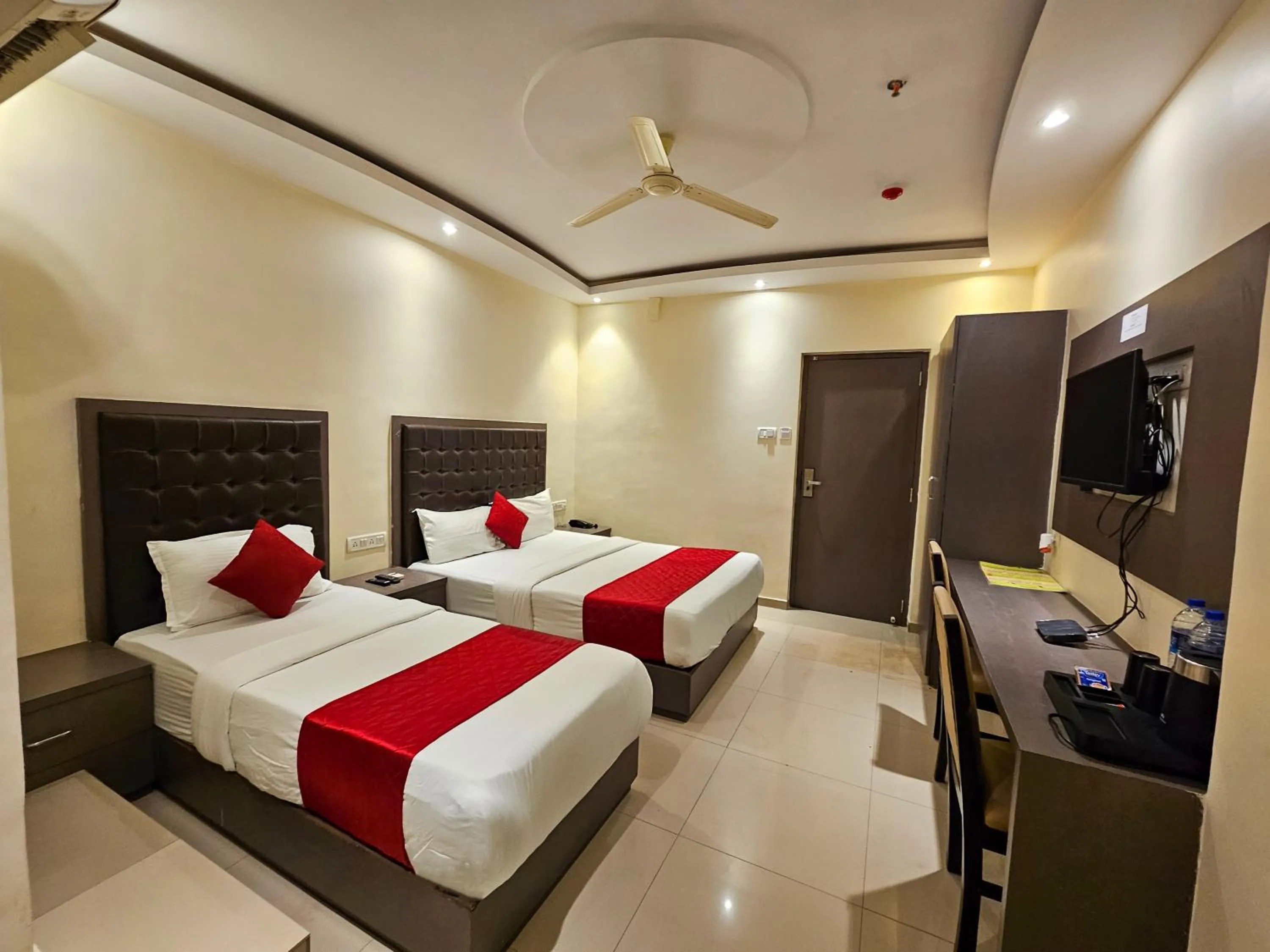 Bed in Hotel BKC Inn - Near Trade Center, Visa Consulate BKC