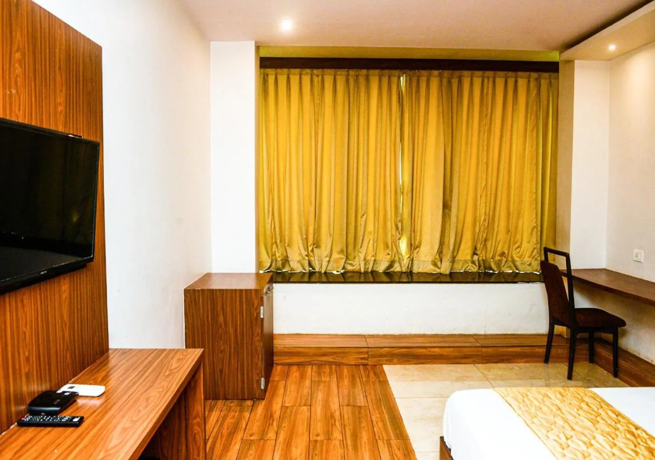 Bedroom in Hotel BKC Inn - Near Trade Center, Visa Consulate BKC
