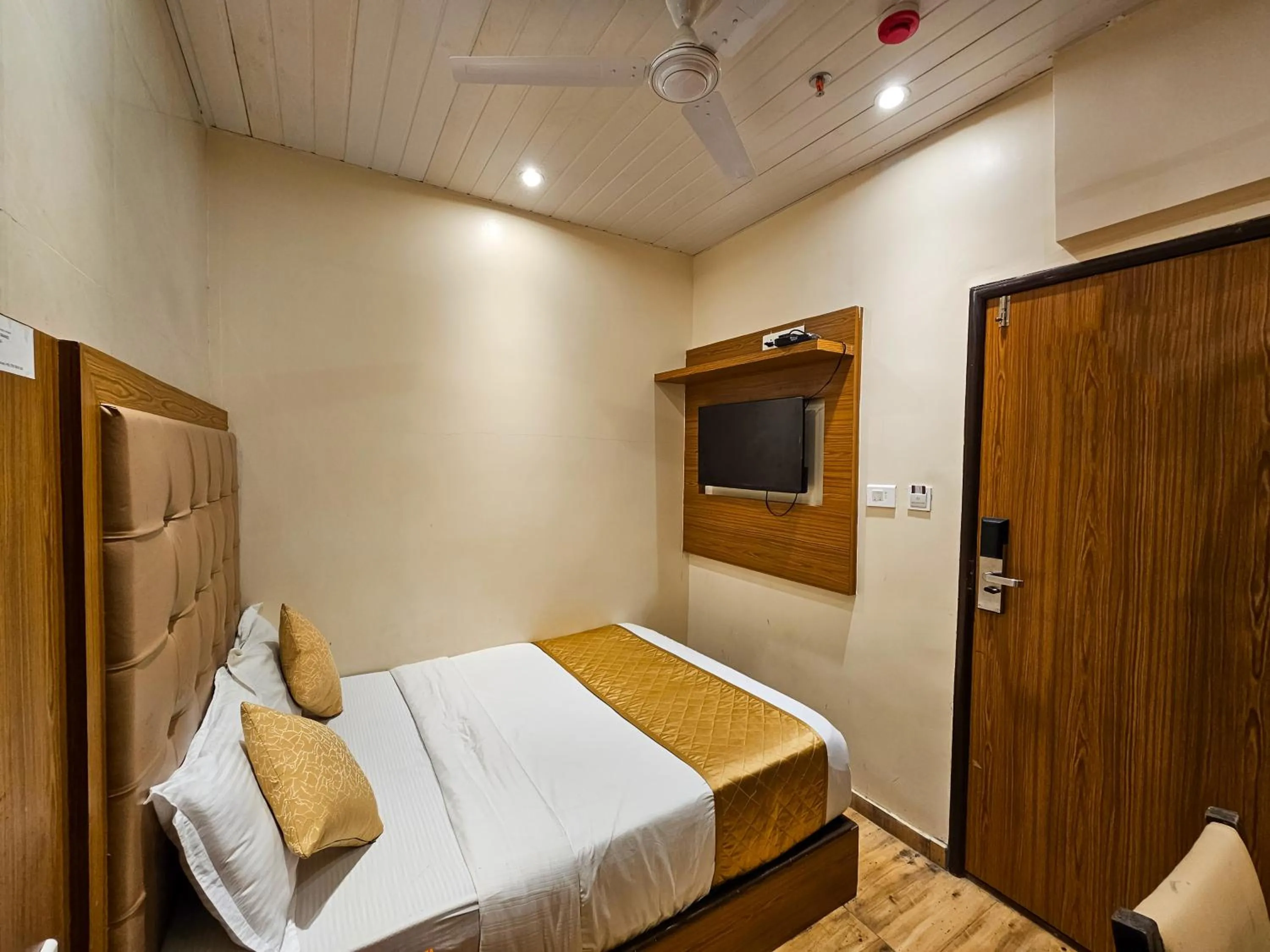 Bed in Hotel BKC Inn - Near Trade Center, Visa Consulate BKC
