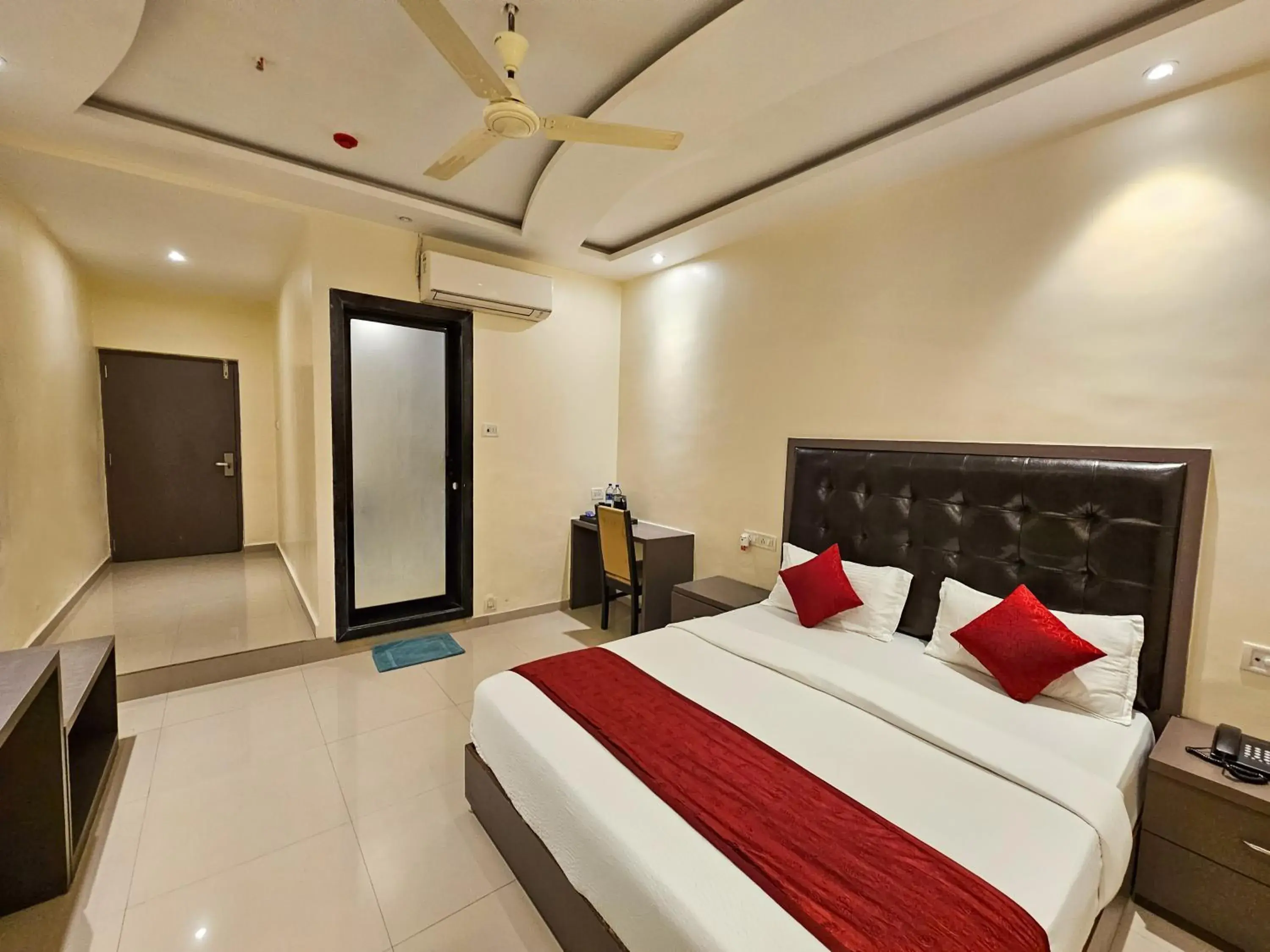 Bed in Hotel BKC Inn - Near Trade Center, Visa Consulate BKC Bed in Hotel BKC Inn - Near Trade Center, Visa Consulate BKC