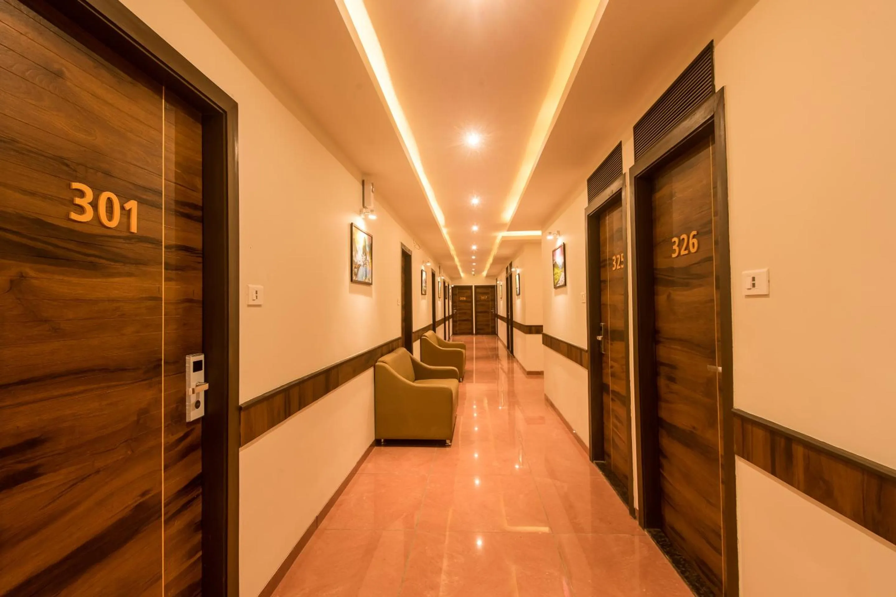 Facade/entrance in Hotel BKC Inn - Near Trade Center, Visa Consulate BKC