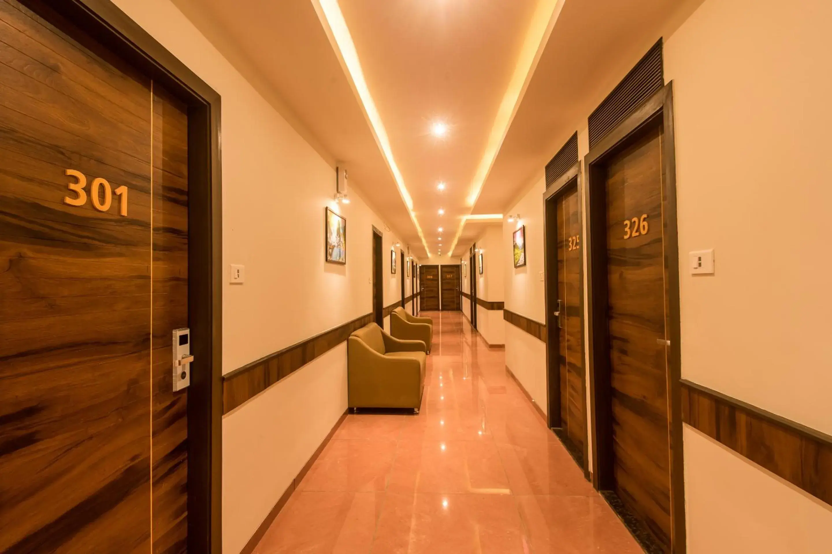 Facade/entrance in Hotel BKC Inn - Near Trade Center, Visa Consulate BKC Facade/entrance in Hotel BKC Inn - Near Trade Center, Visa Consulate BKC