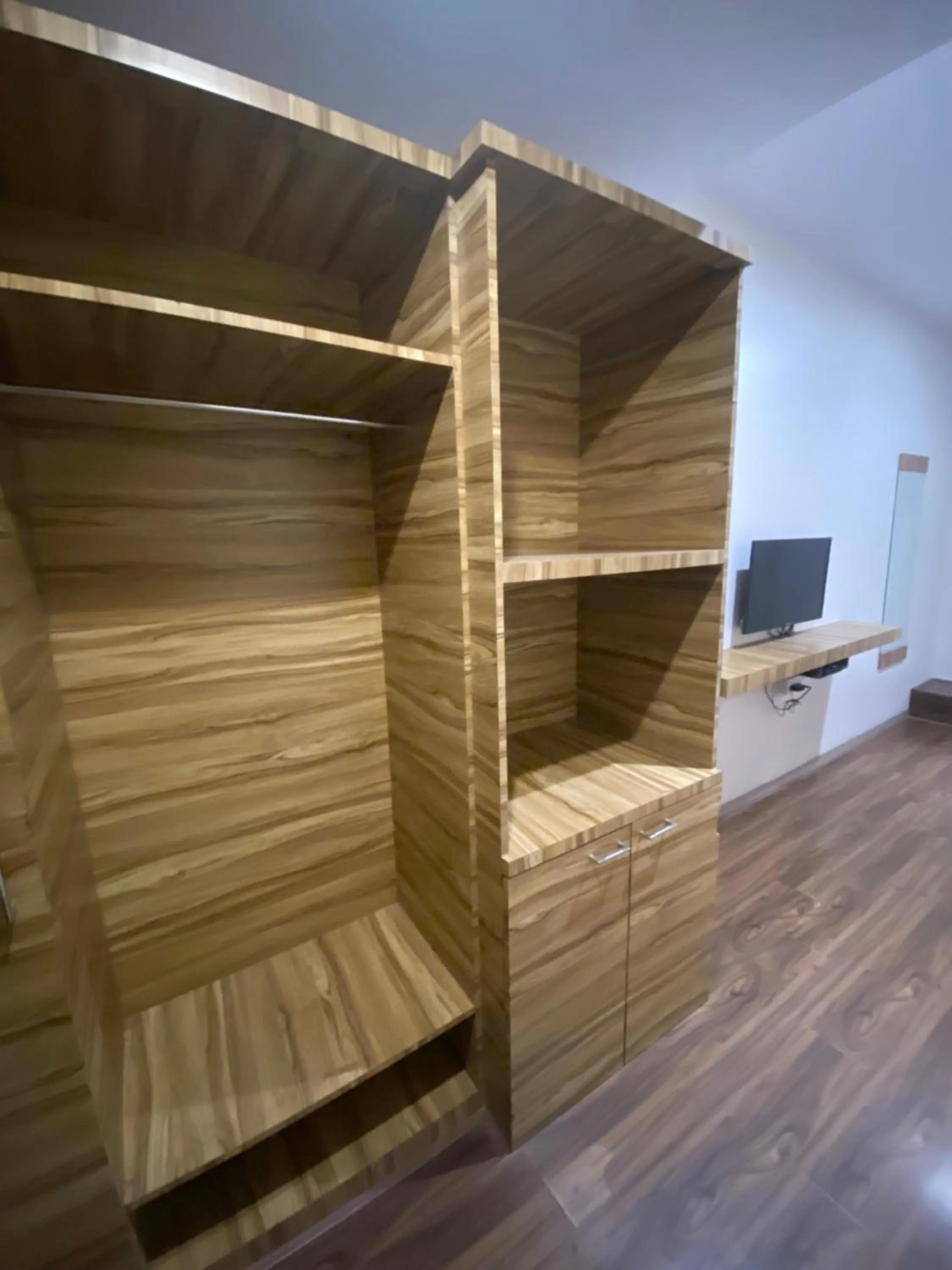 wardrobe in Hotel BKC Inn - Near Trade Center, Visa Consulate BKC