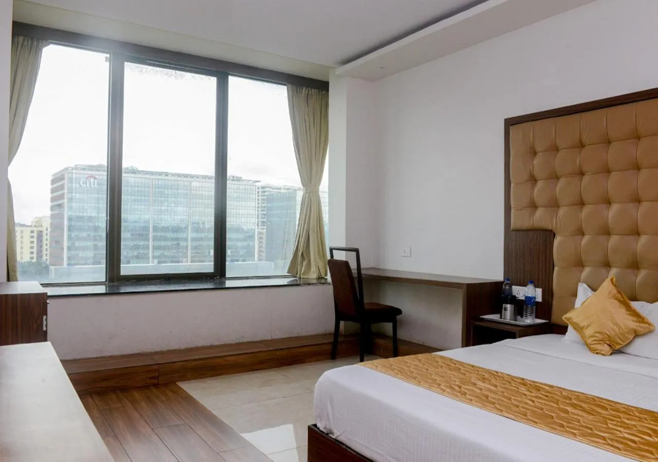 Bathroom in Hotel BKC Inn - Near Trade Center, Visa Consulate BKC