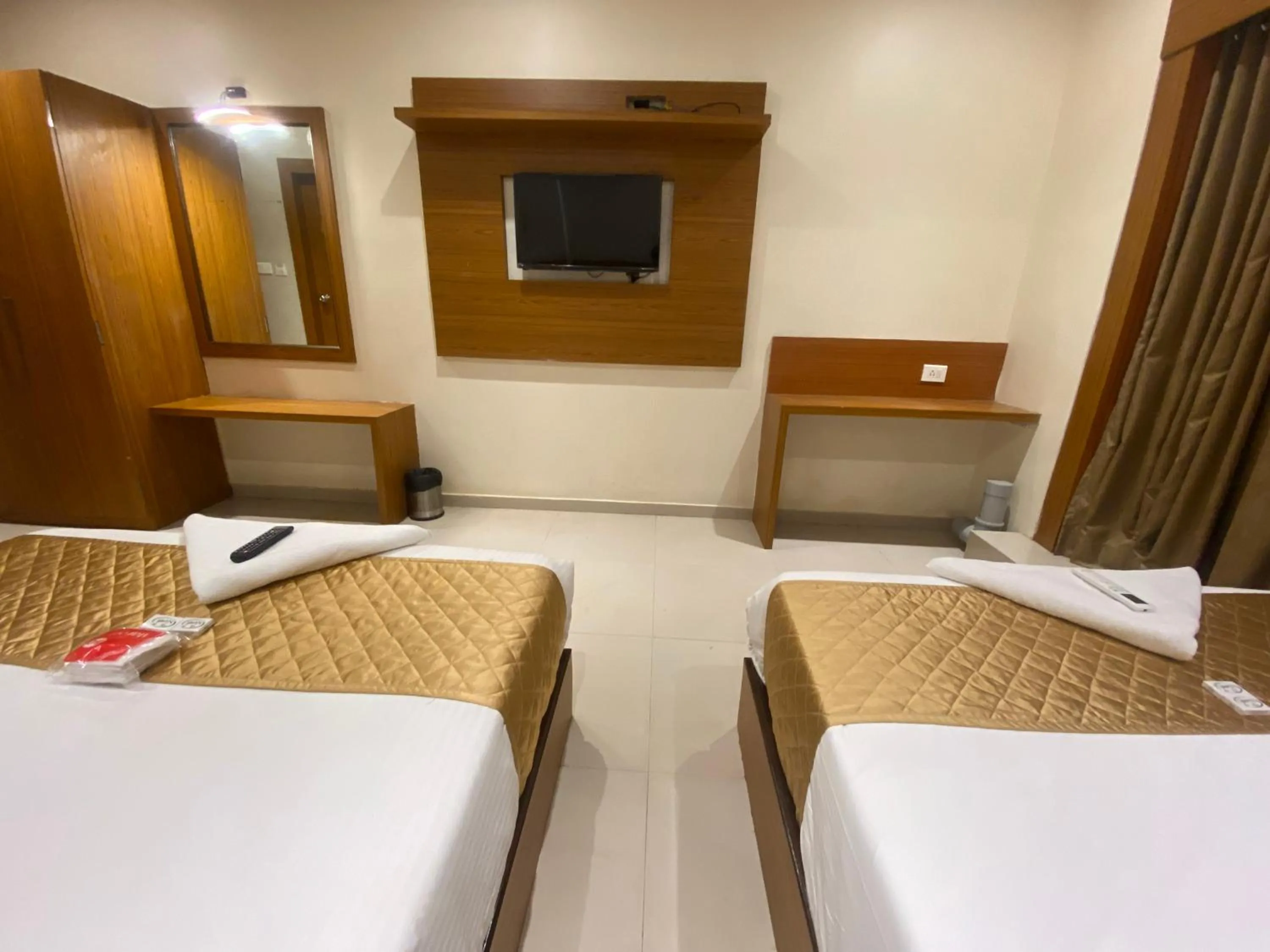 Bedroom in Hotel BKC Inn - Near Trade Center, Visa Consulate BKC