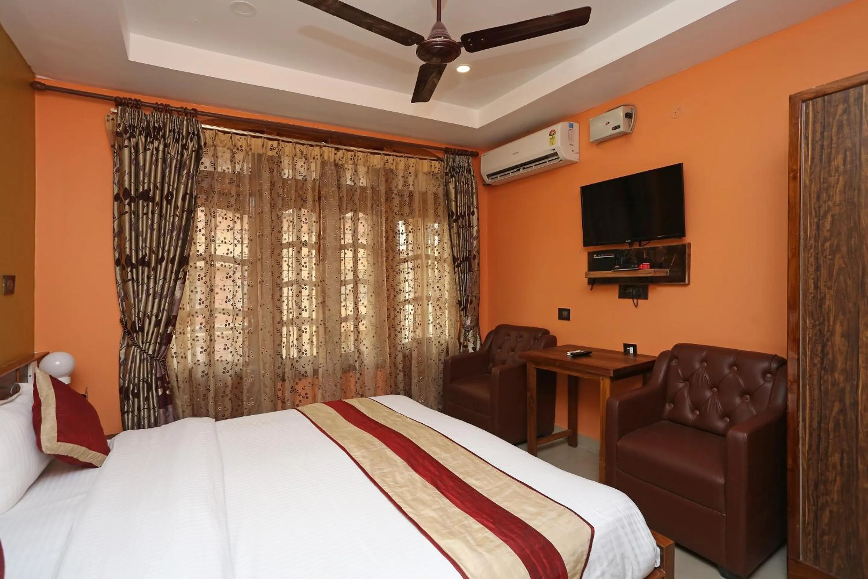 Bedroom, Bed in Super Hotel O Cherry City Cottage