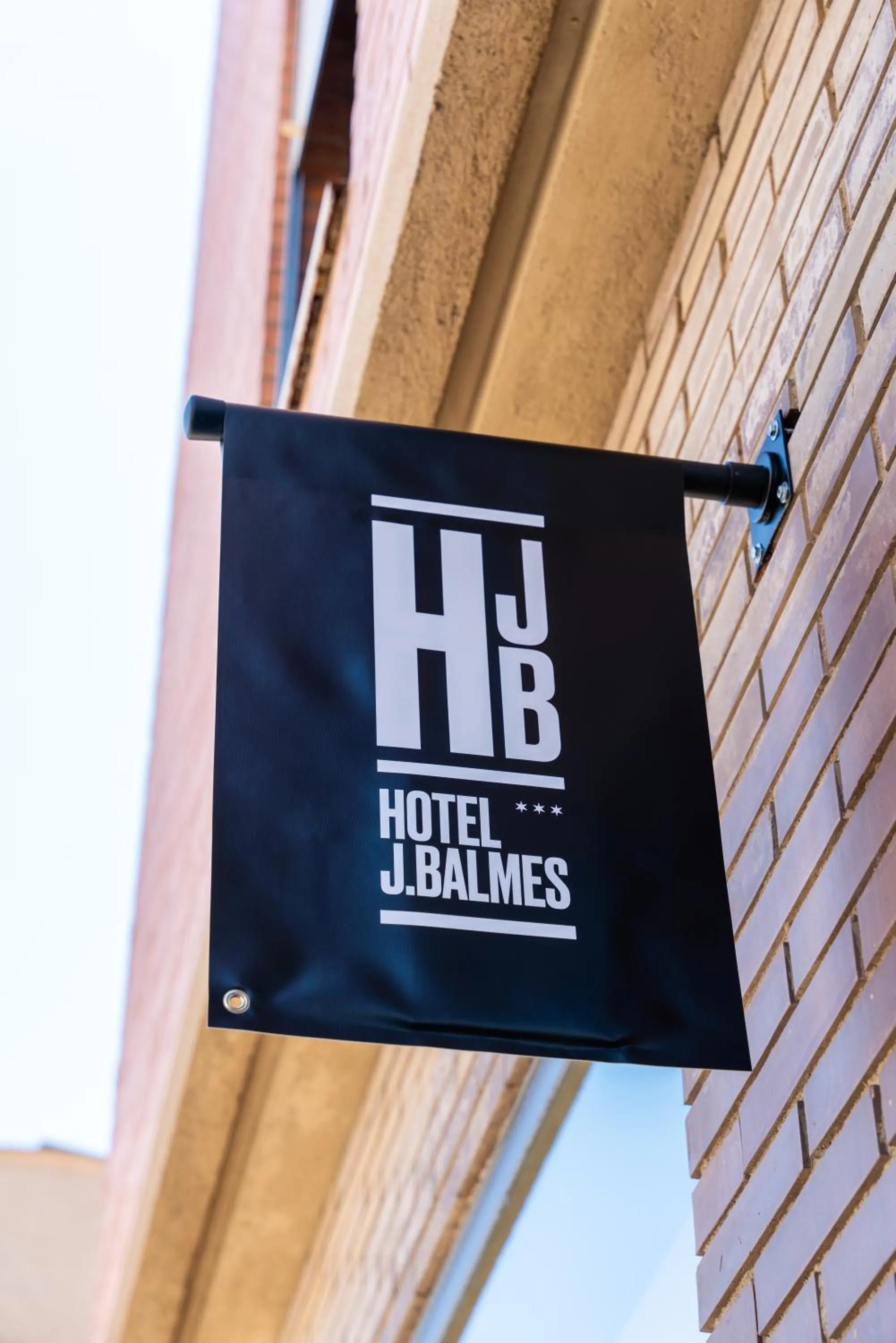 Facade/entrance in Hotel J. Balmes Vic