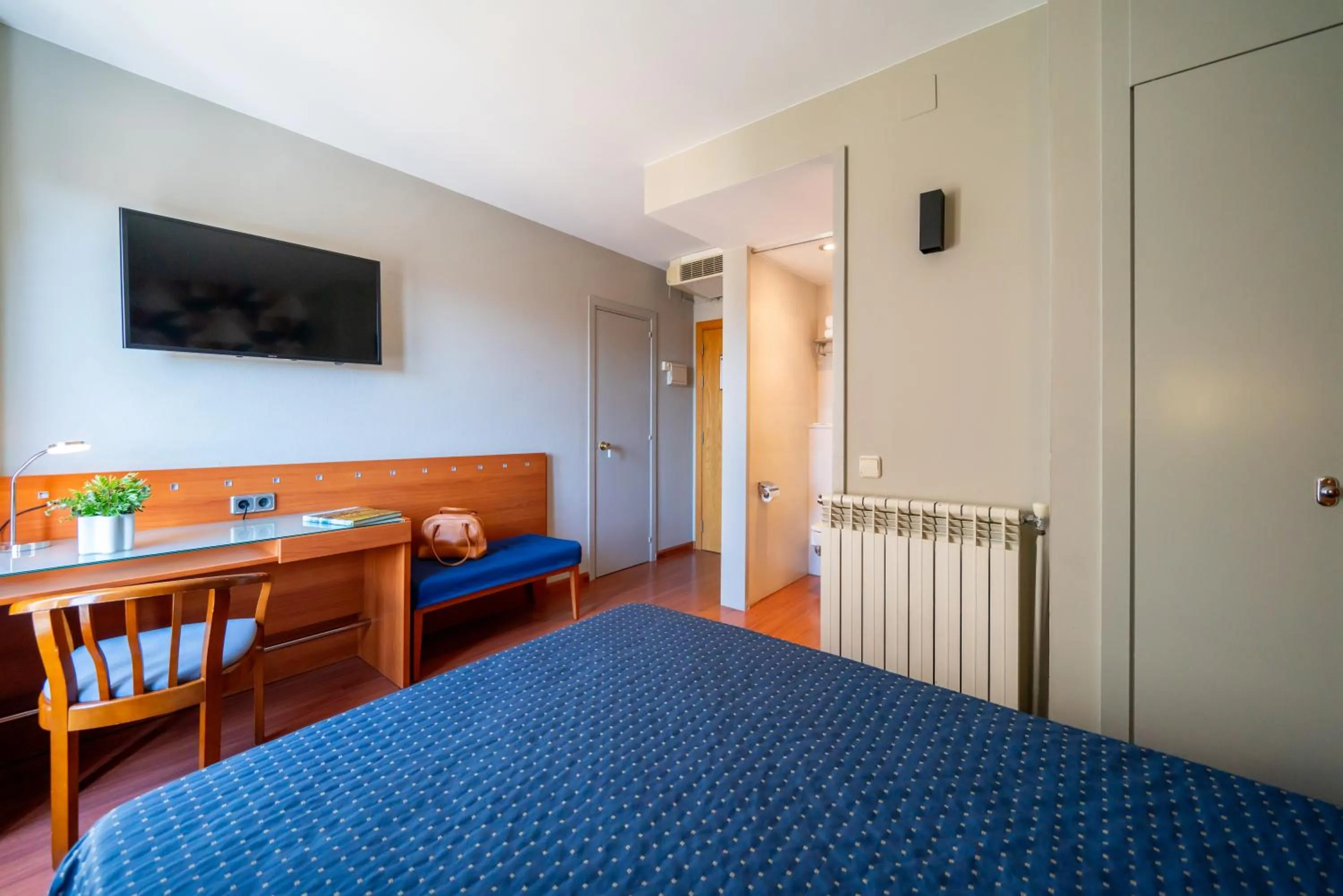 Bed in Hotel J. Balmes Vic