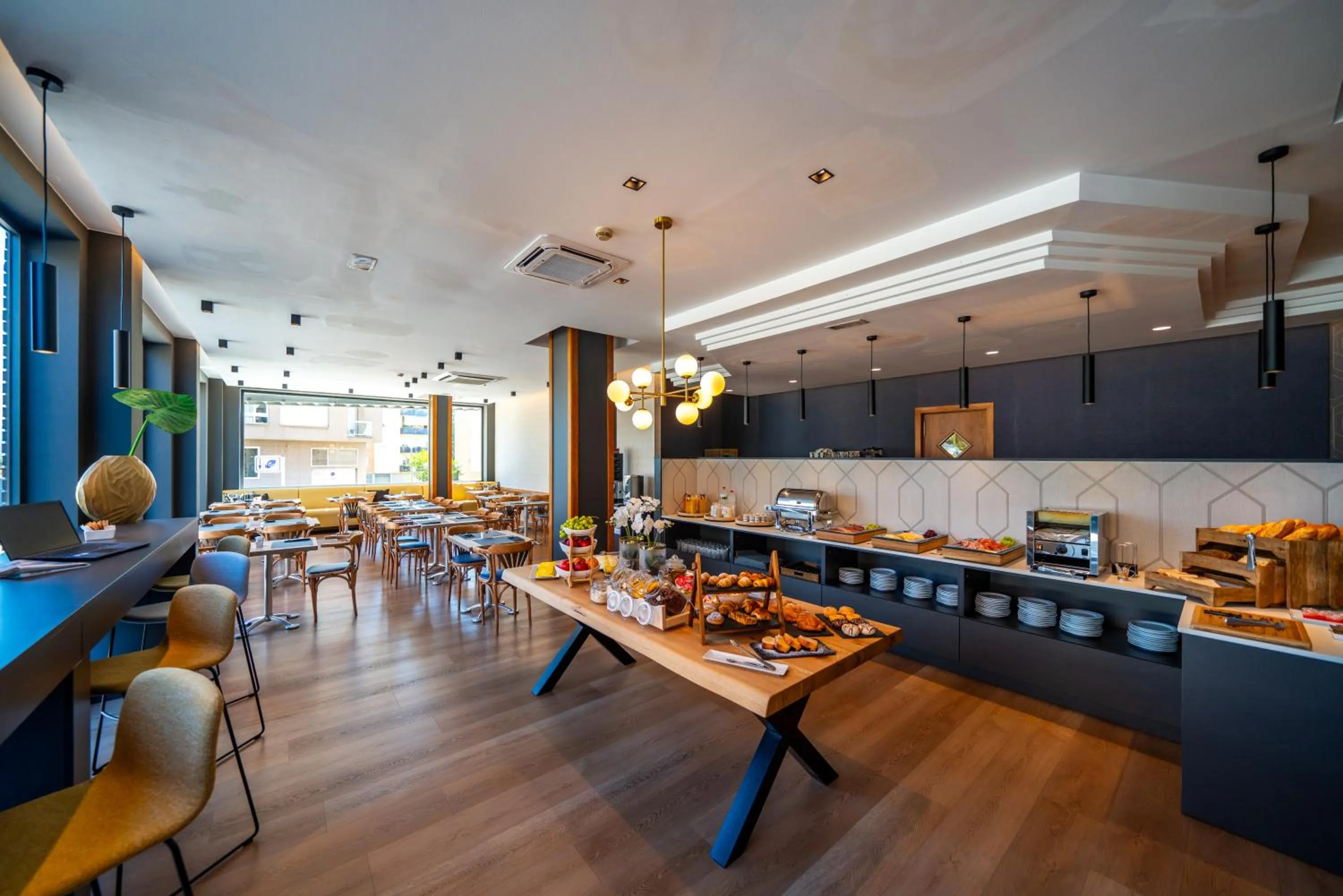 Restaurant/places to eat in Hotel J. Balmes Vic