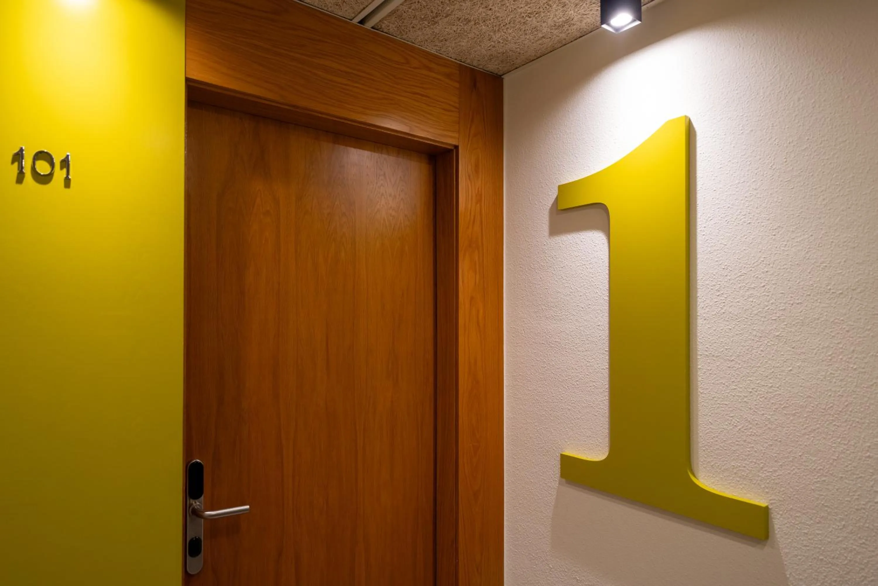 Property building in Hotel J. Balmes Vic