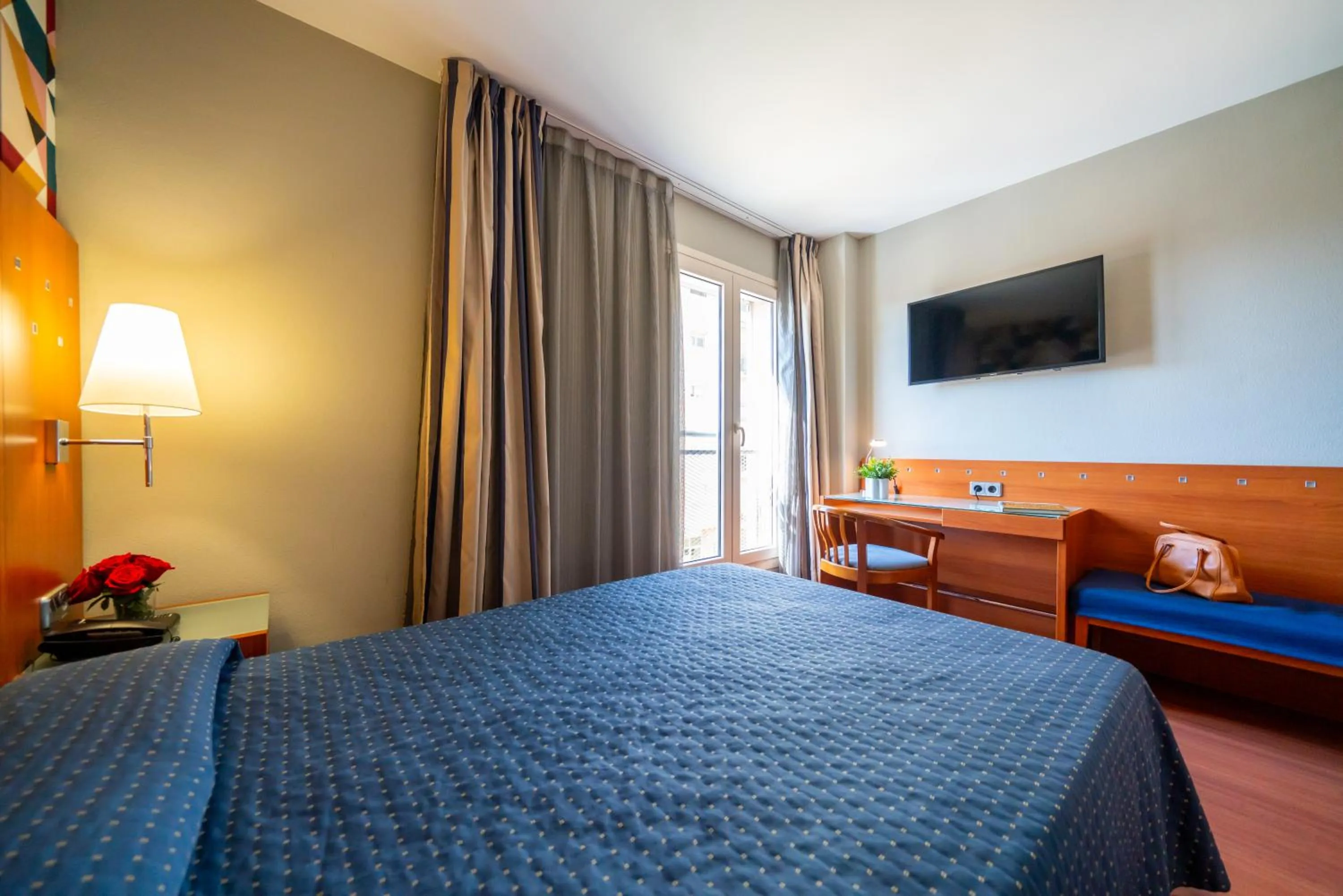 Bed in Hotel J. Balmes Vic