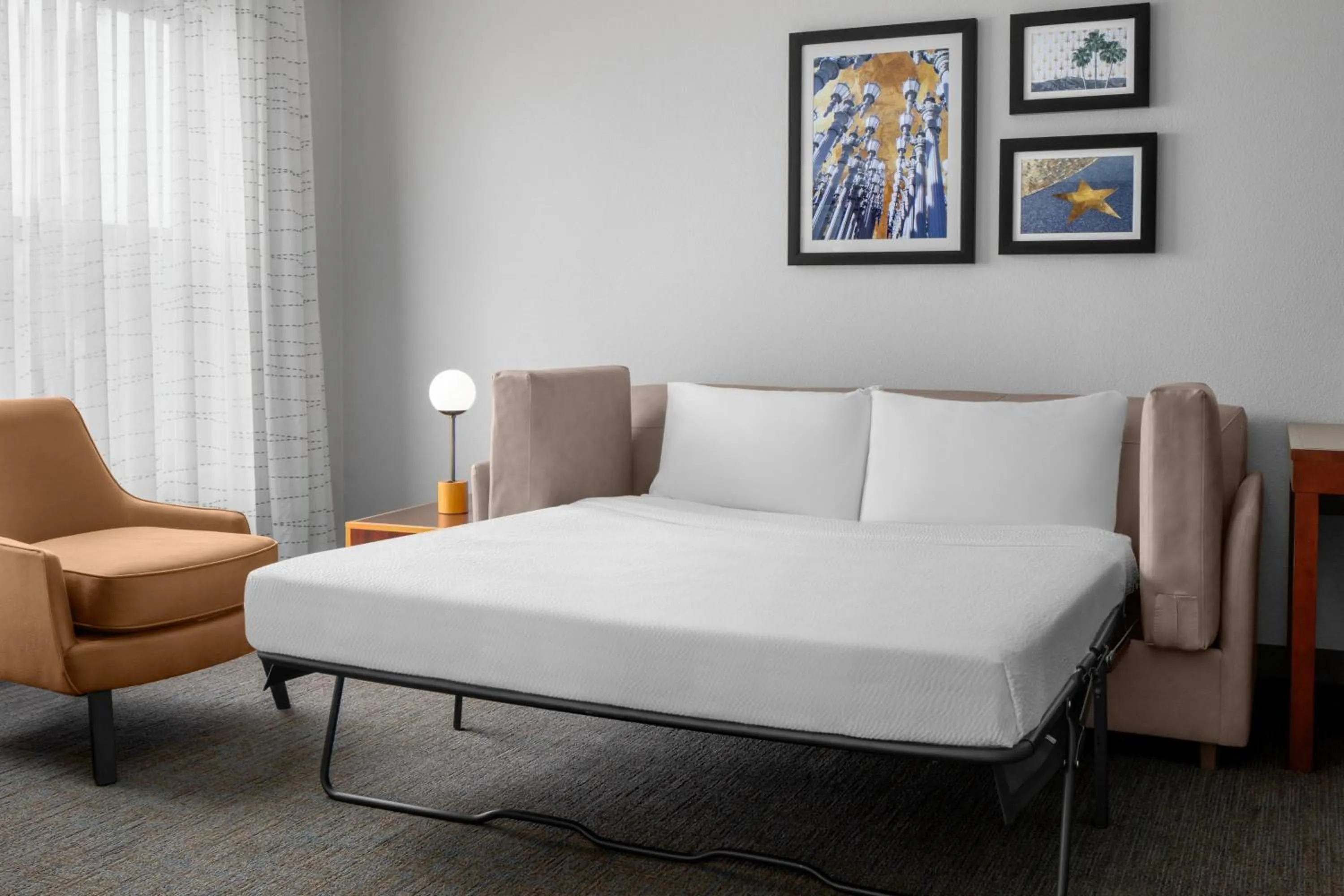 Photo of the whole room, Bed in Residence Inn Los Angeles Burbank/Downtown