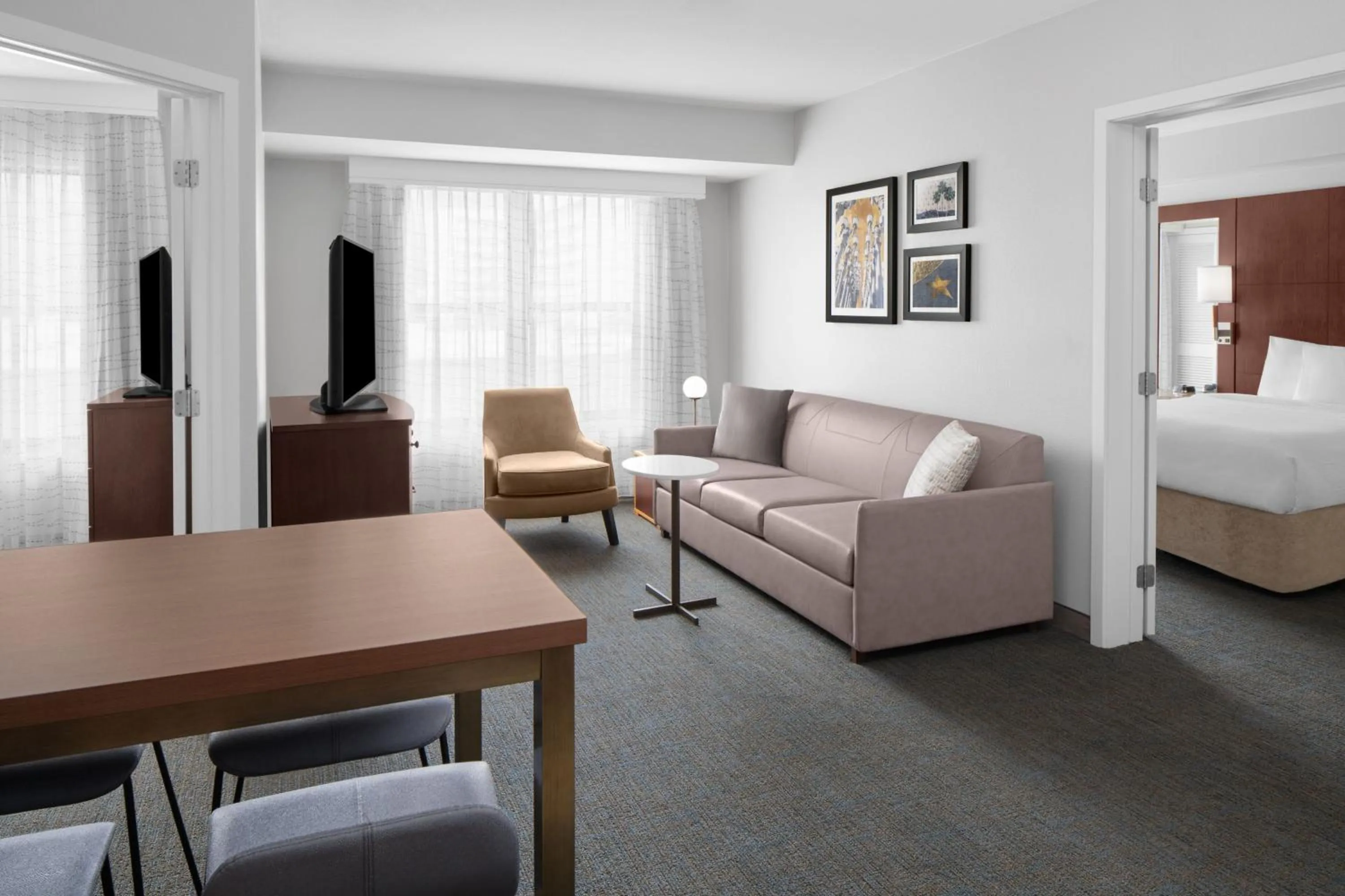 Living room, Bed in Residence Inn Los Angeles Burbank/Downtown