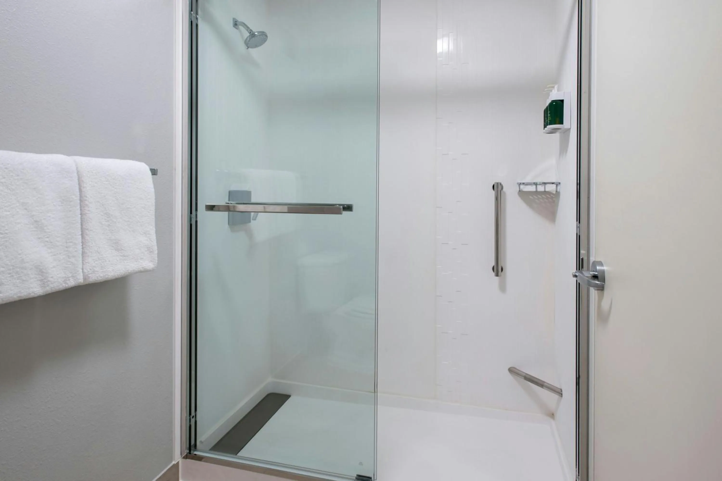 Bathroom in Courtyard by Marriott Annapolis