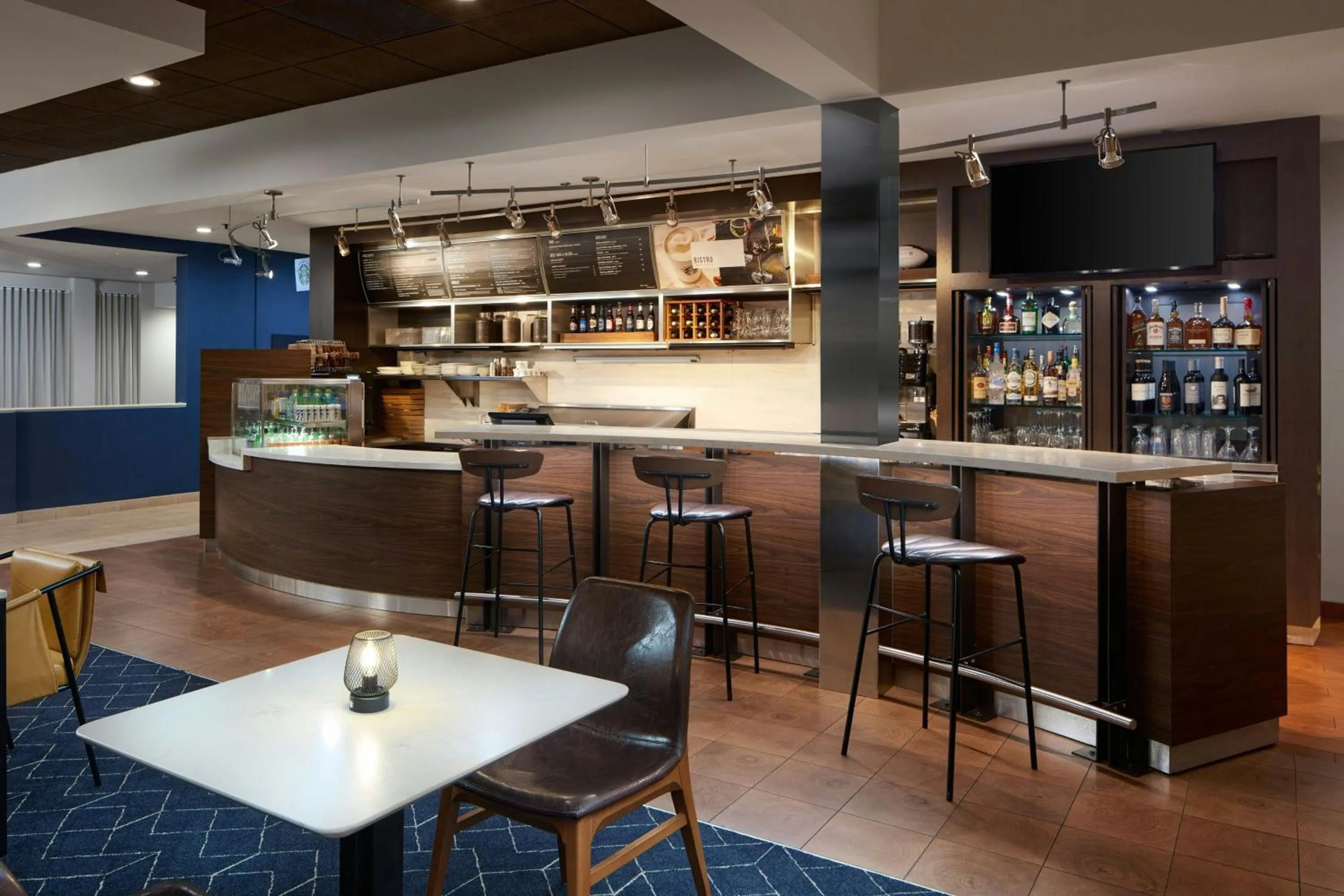 Lounge or bar in Courtyard by Marriott Annapolis